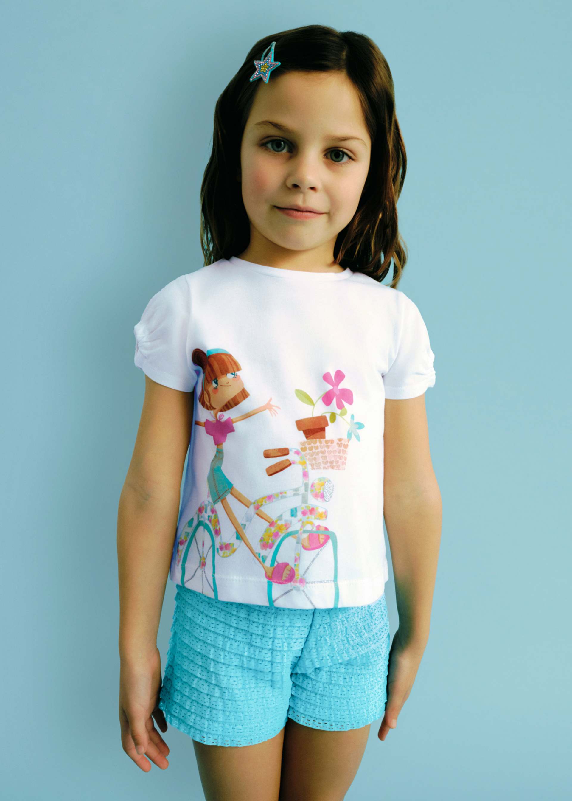 Conjunto pantalón corto fantasía y camiseta niña Conjunto pantalón corto fantasía y camiseta niña