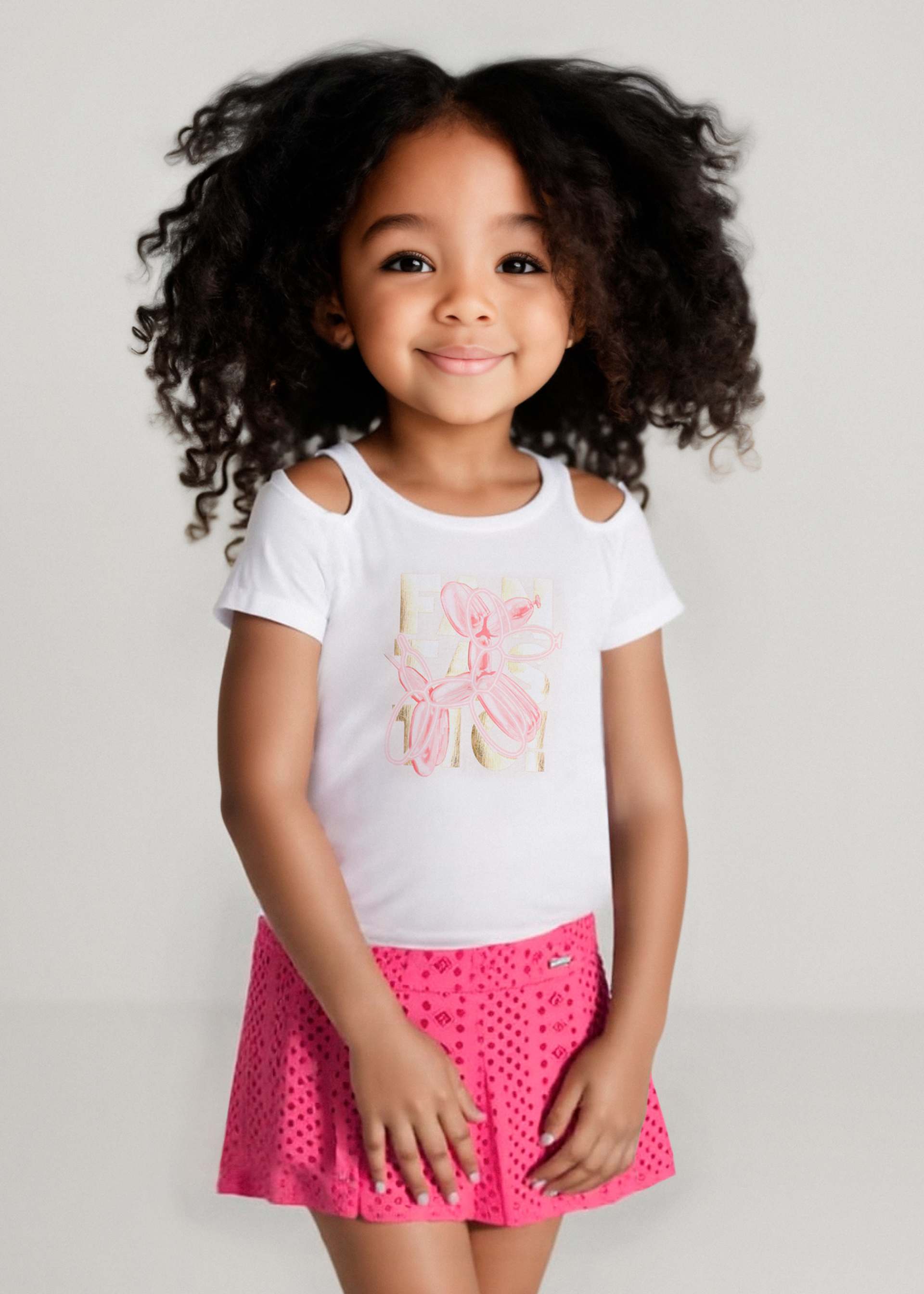 Pantalón corto perforado niña