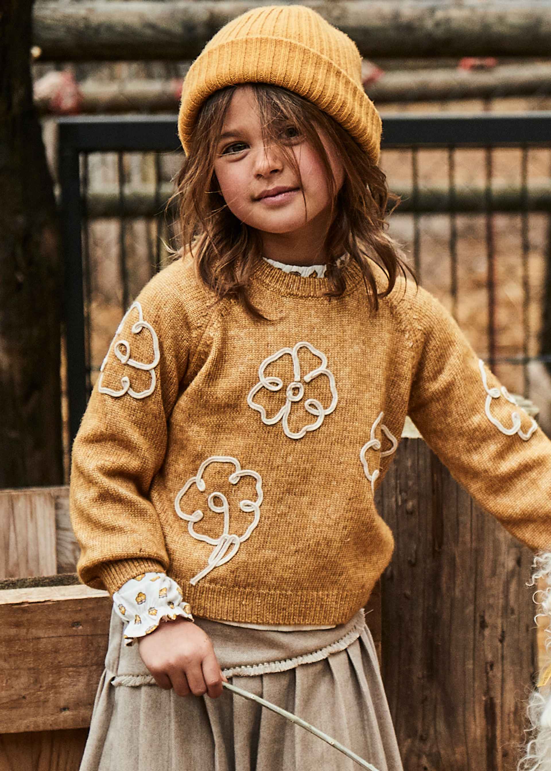 Camisola flores aplicação menina