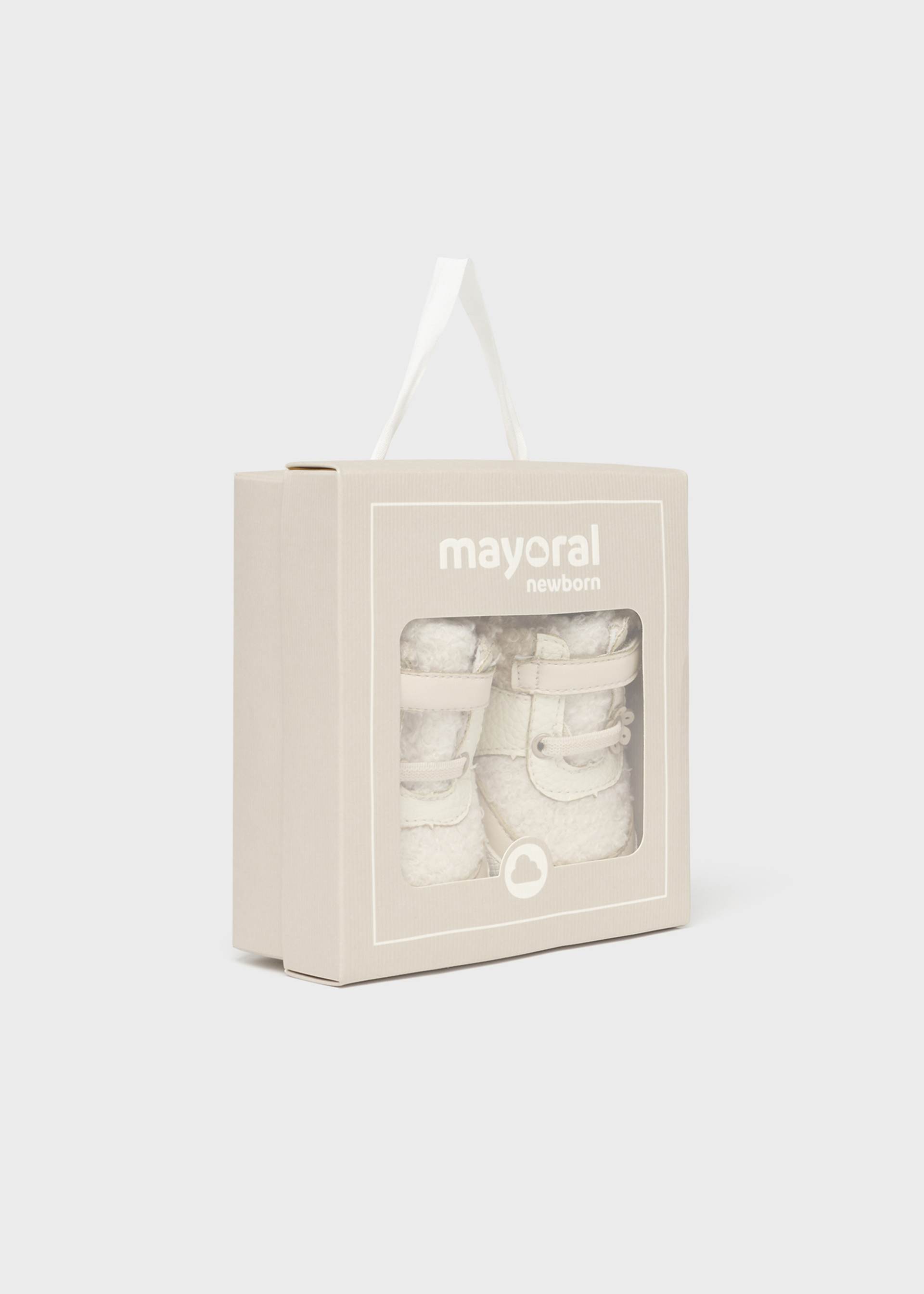 Спортни боти за новородено момиче