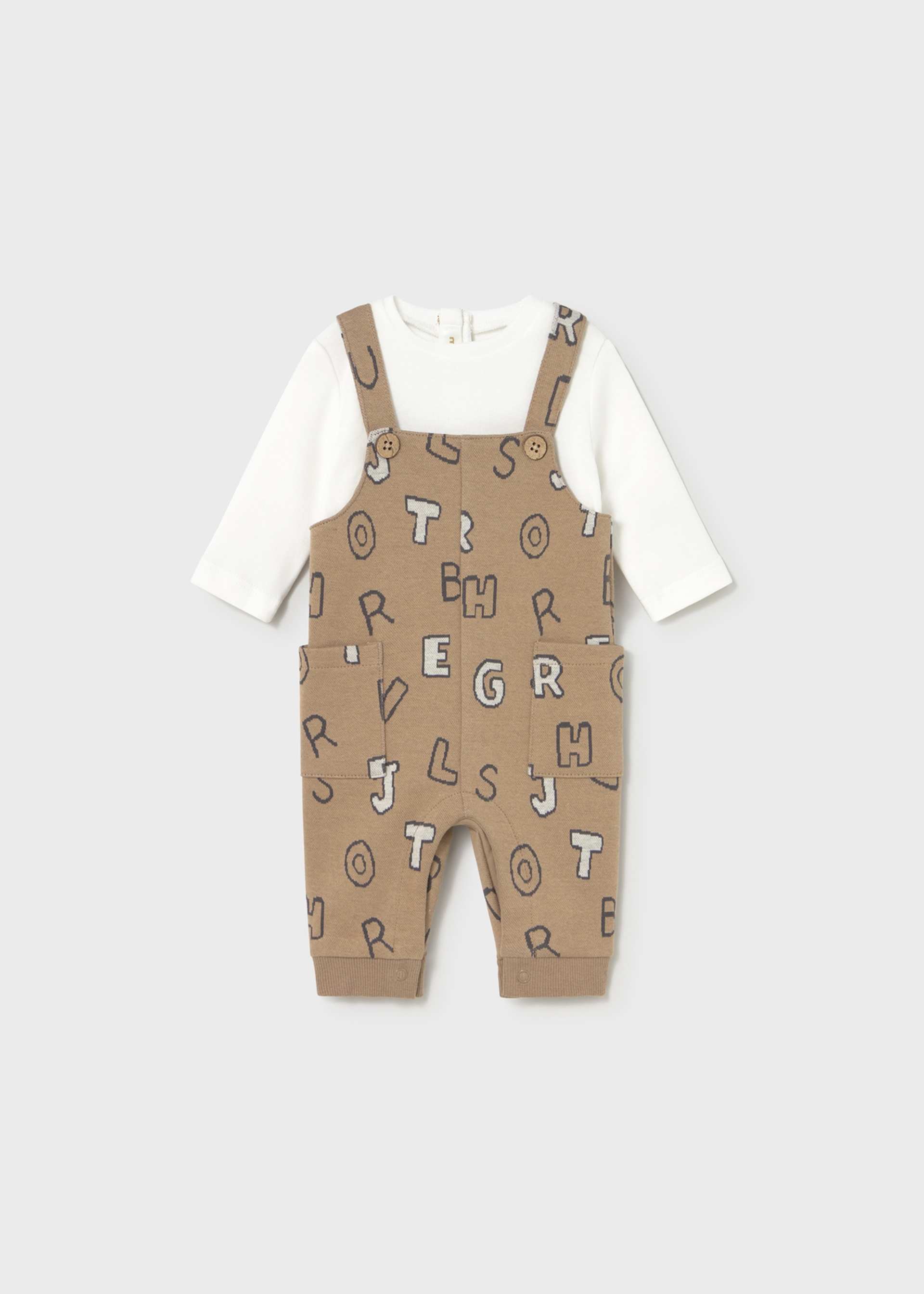 Newborn romper with letter pattern Newborn romper with letter pattern