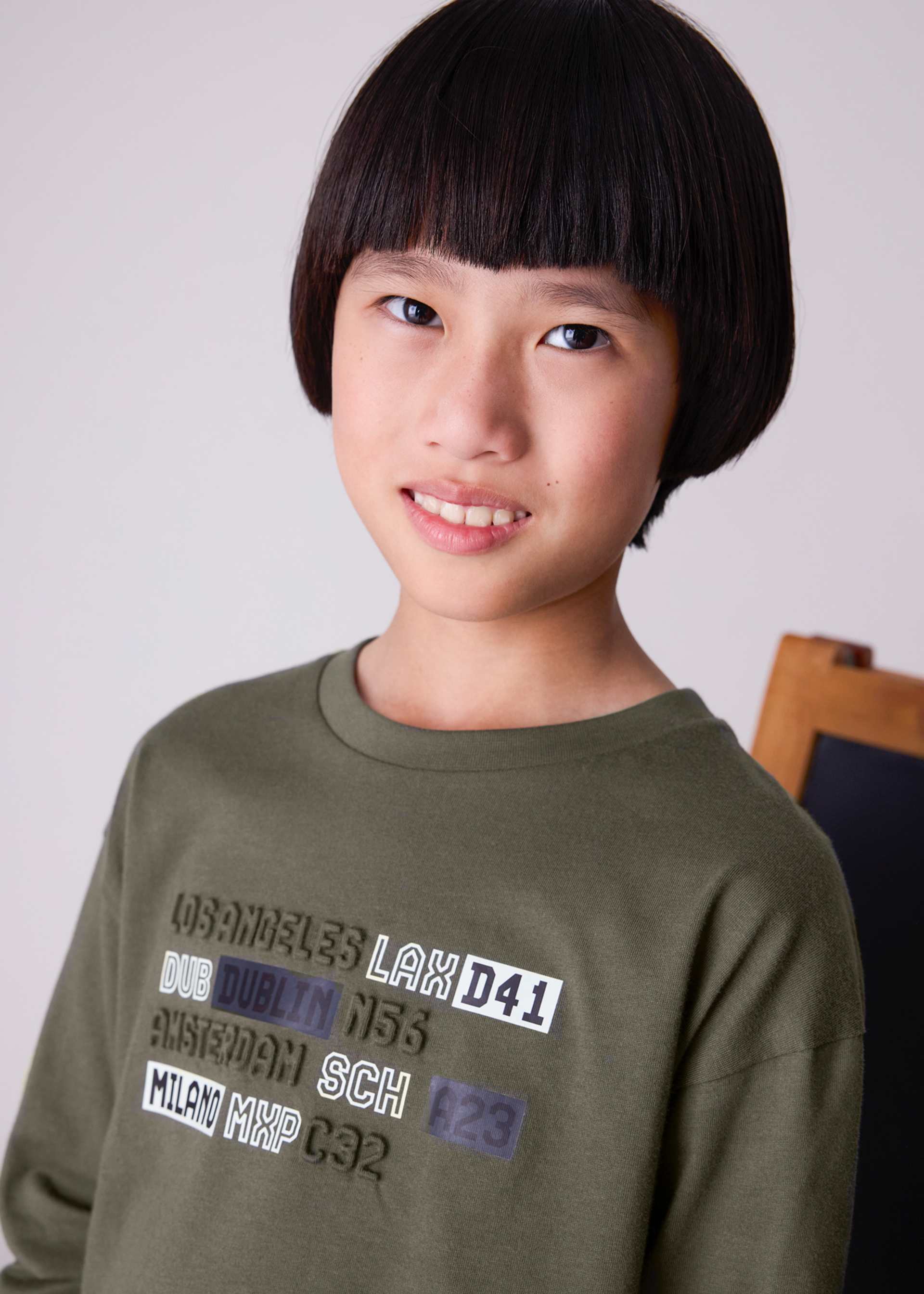 Playera relieve letras chico