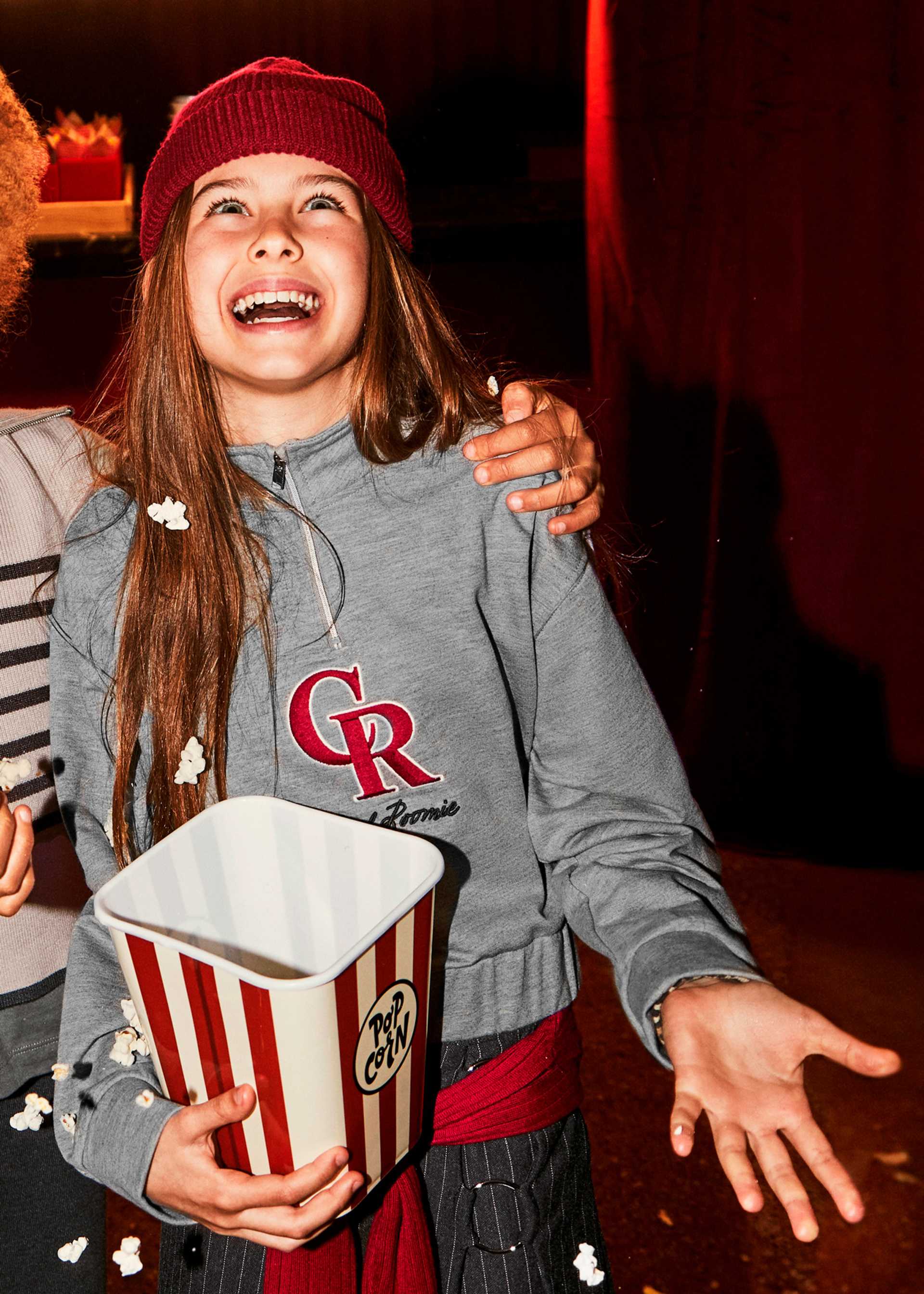 Sudadera letras relieve chica