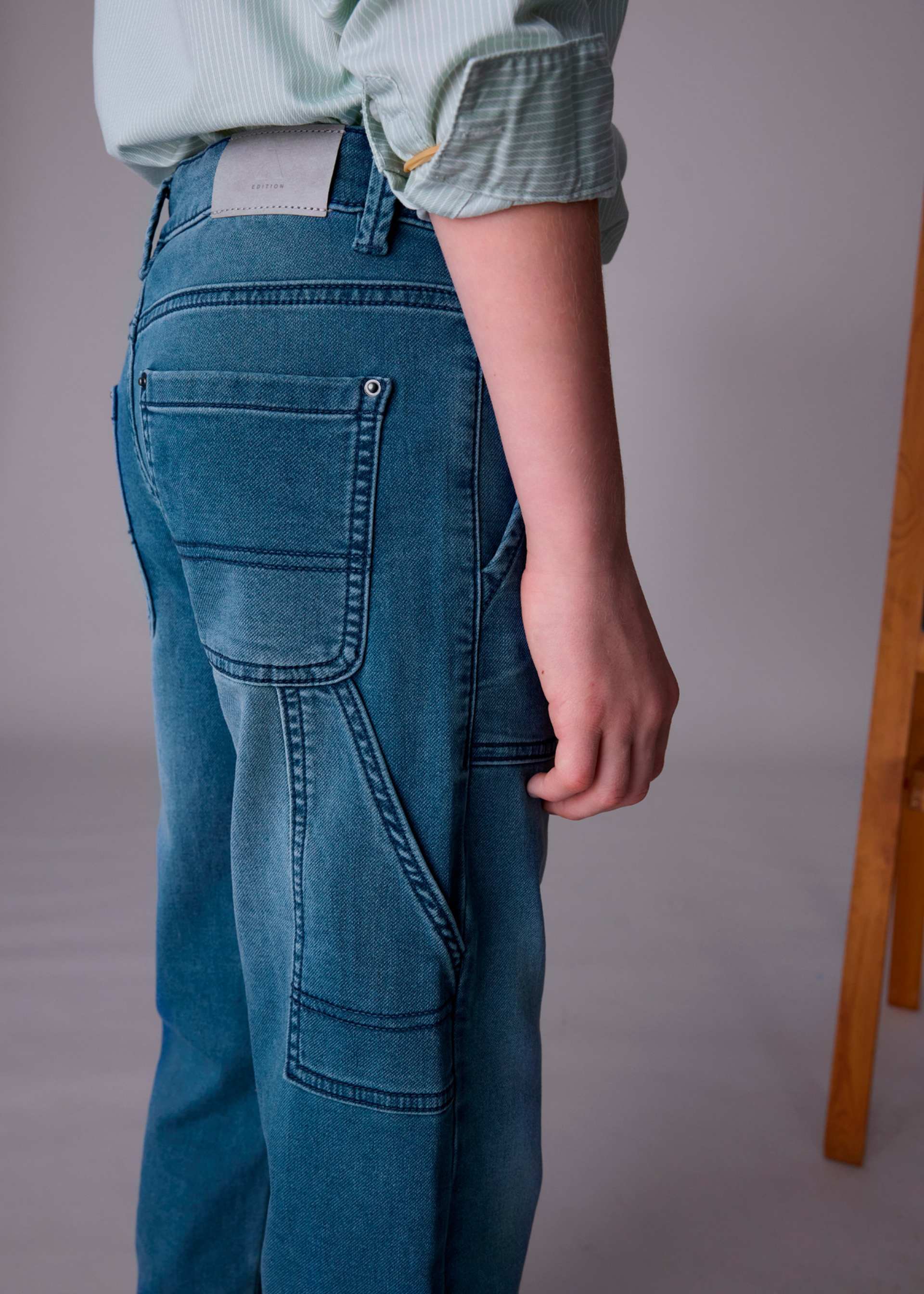 Pantalón de mezclilla recto chico