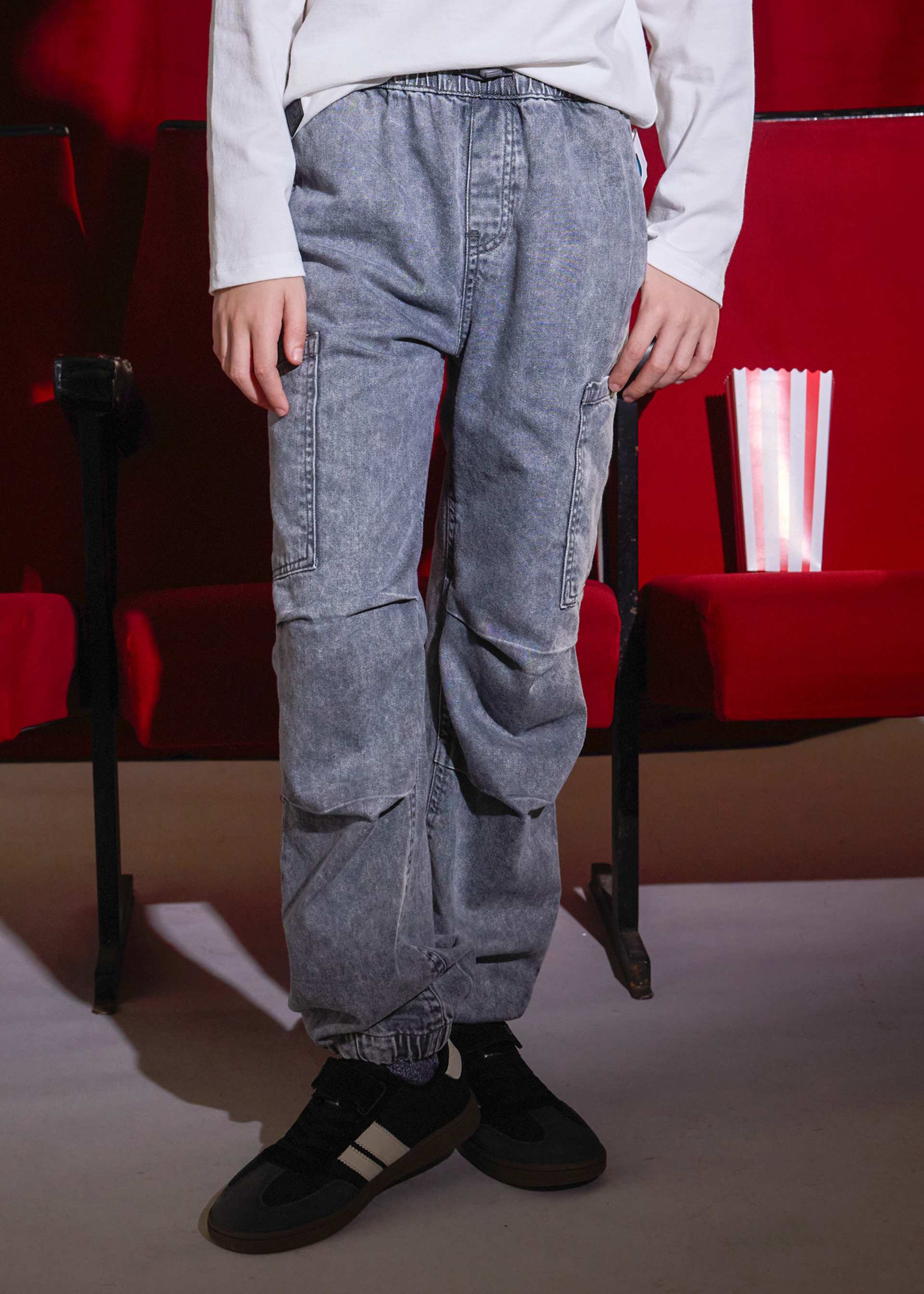 Pantalón de mezclilla cargo parachute unisex Pantalón de mezclilla cargo parachute unisex