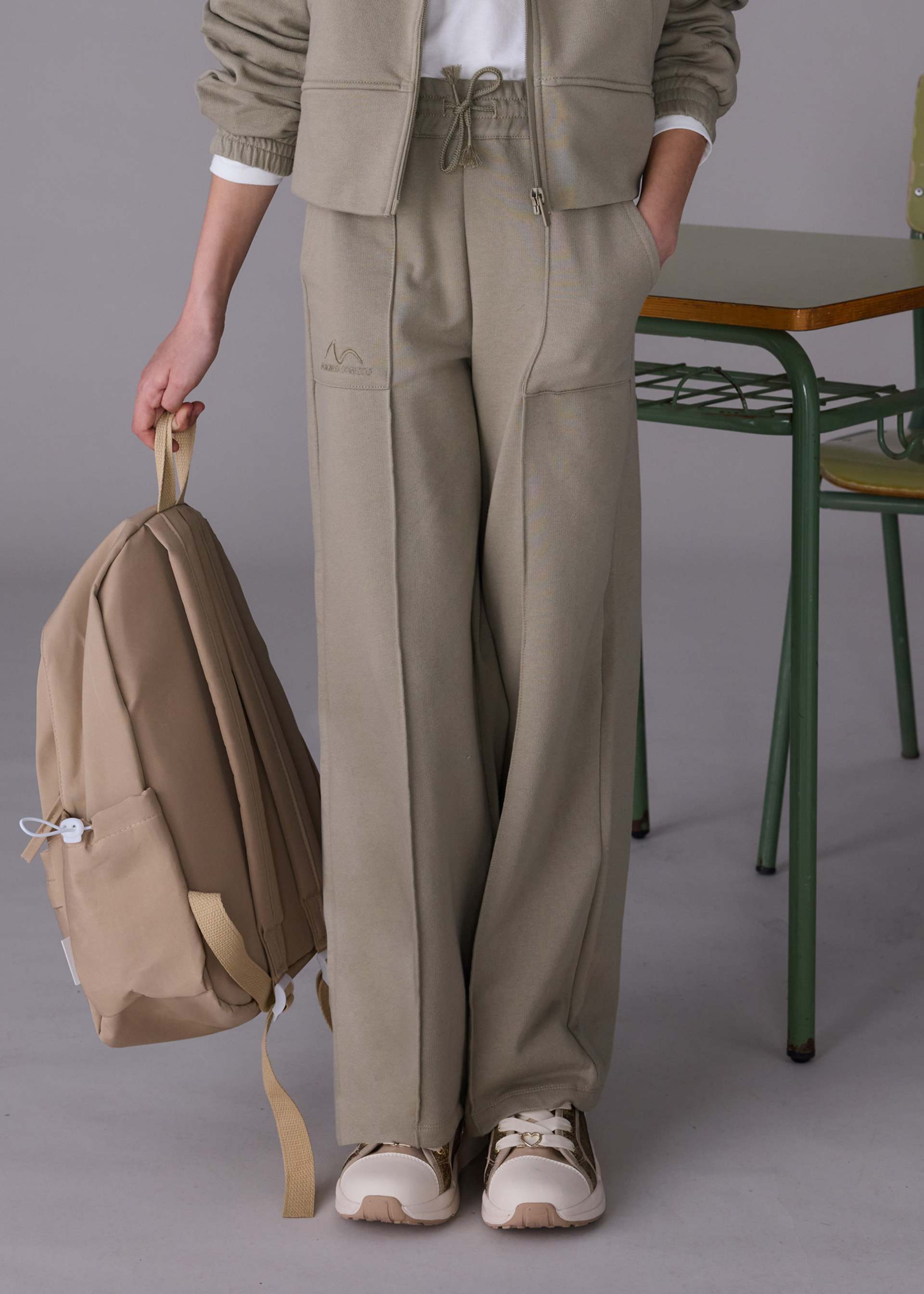 Pantalón acampanado chica