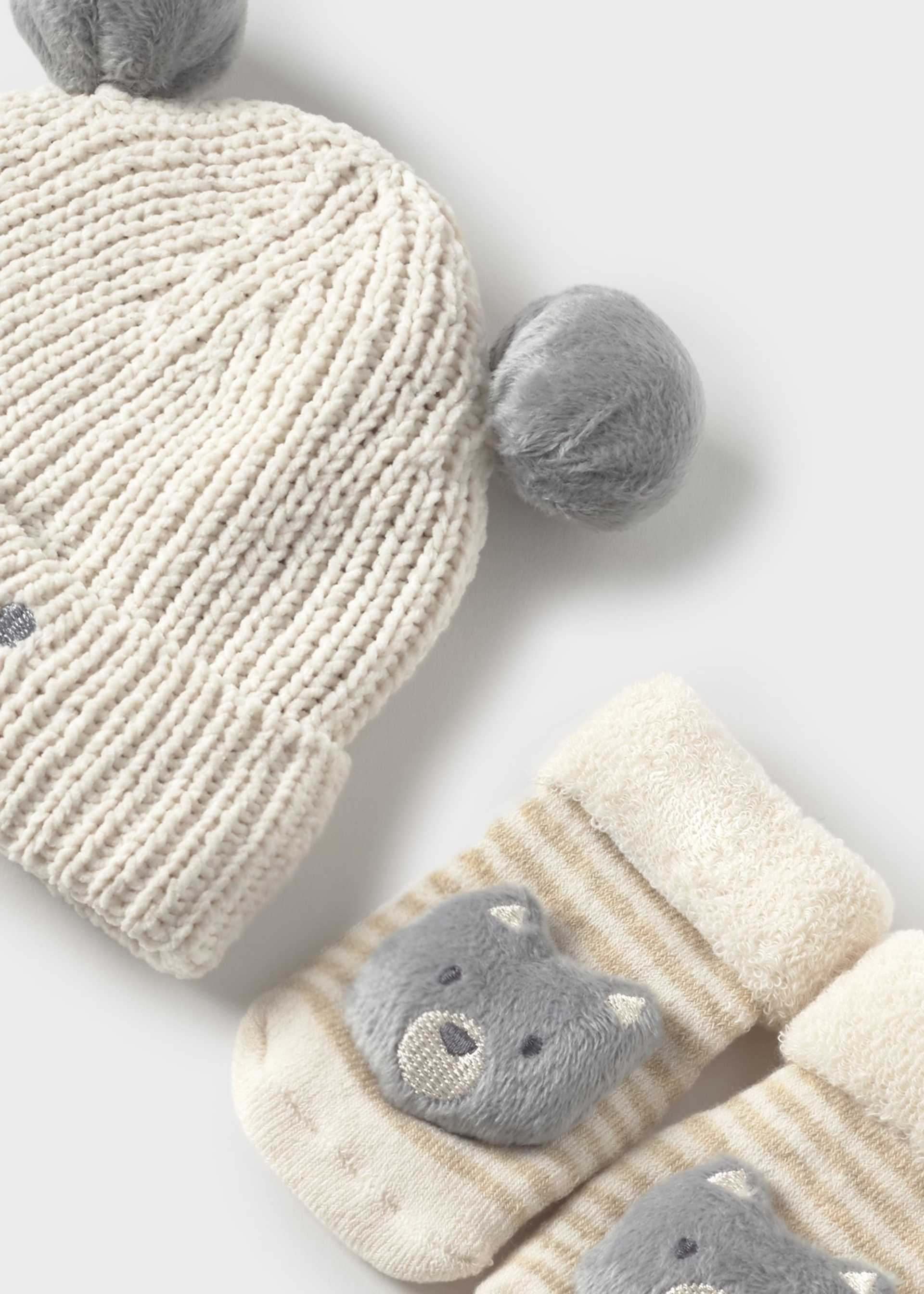 Newborn unisex hat and mittens set