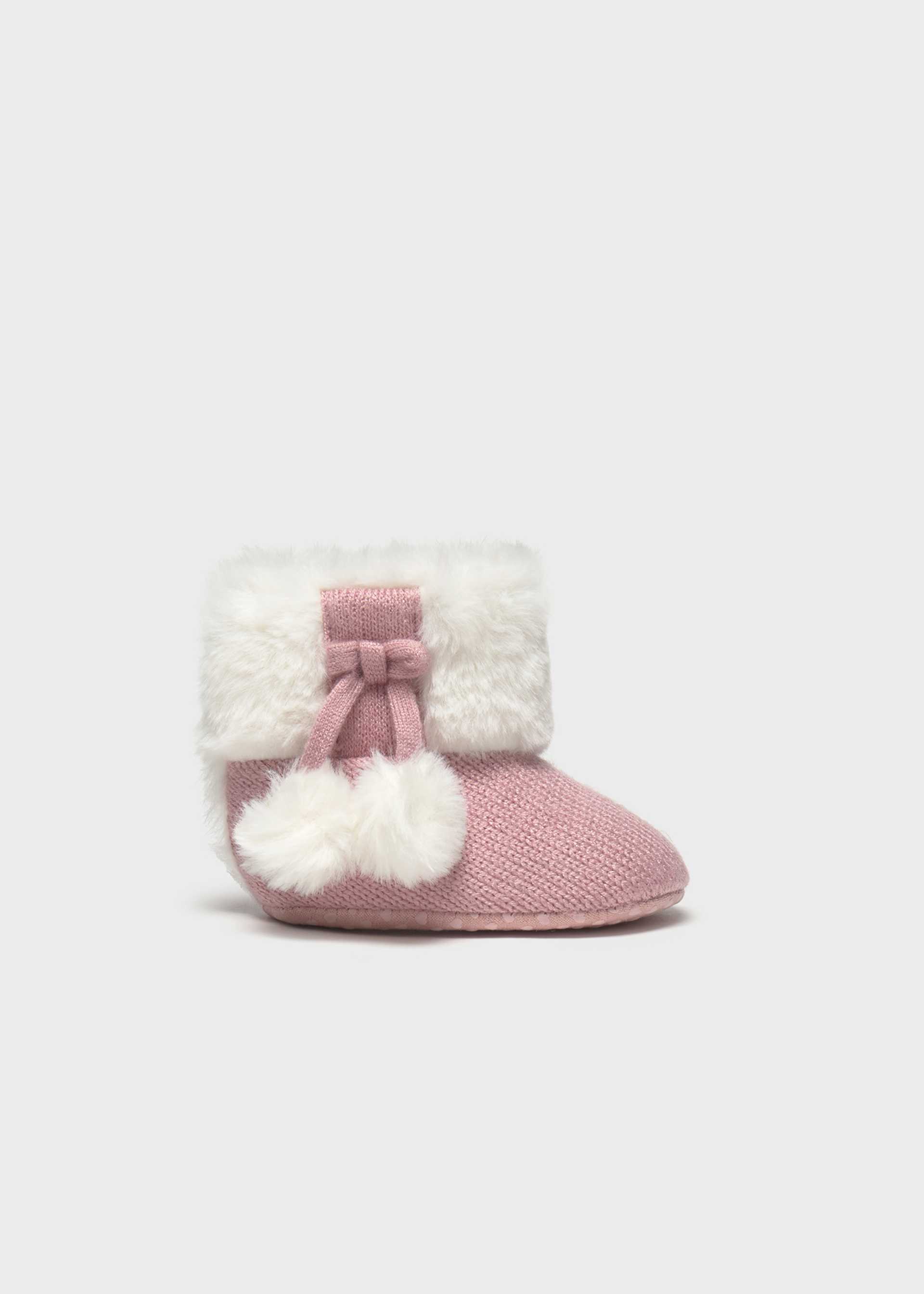 Newborn girl knitted boots