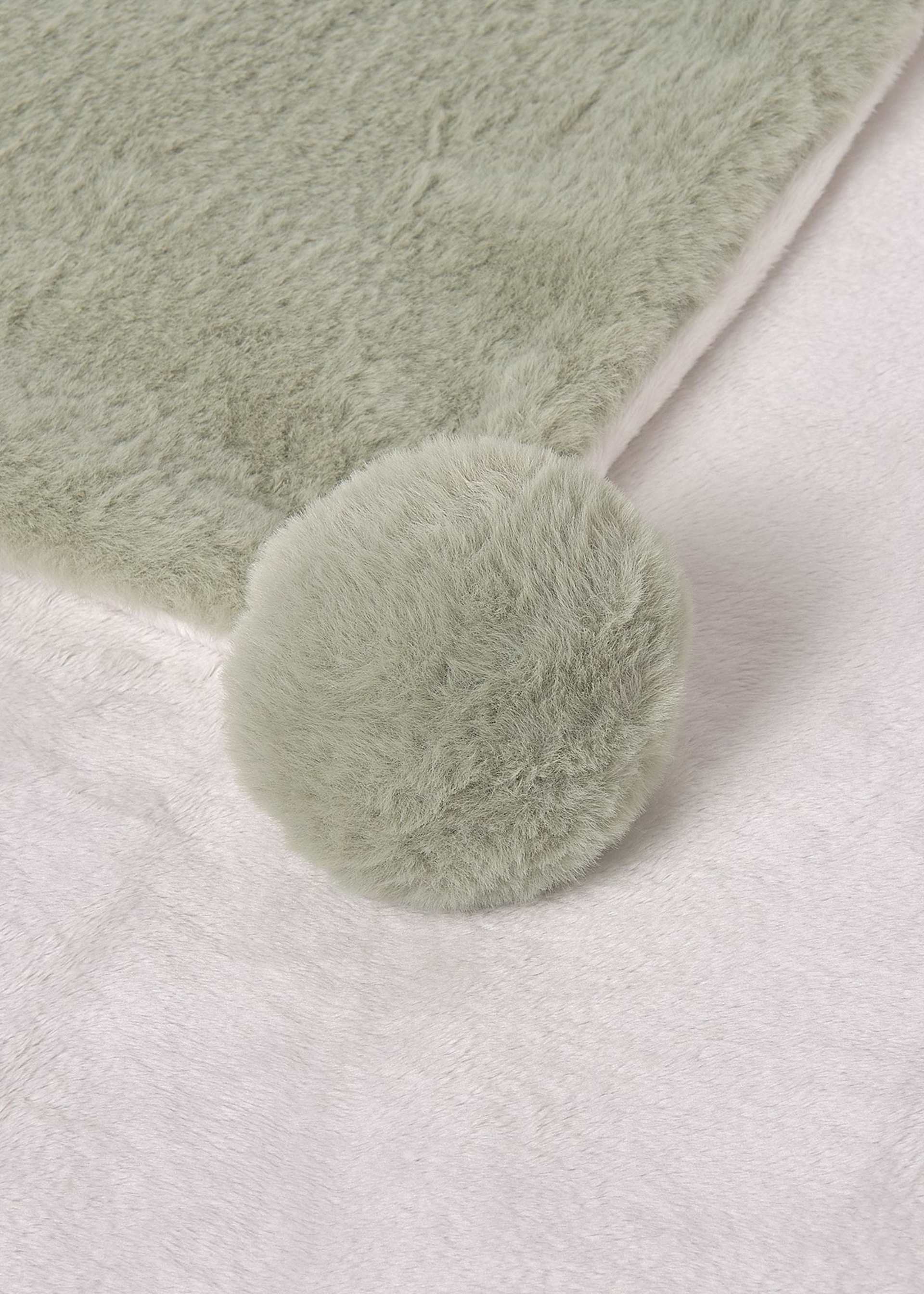 Baby pom pom blanket