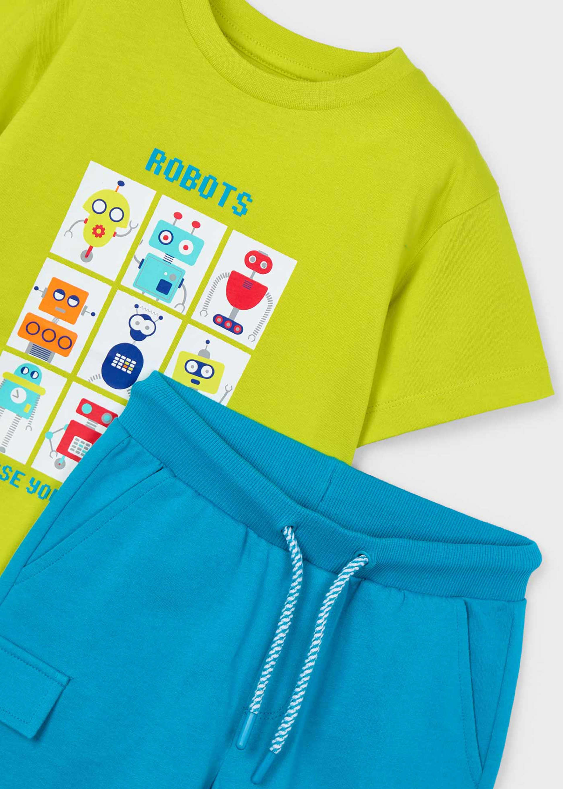 Conjunto punto robots niño