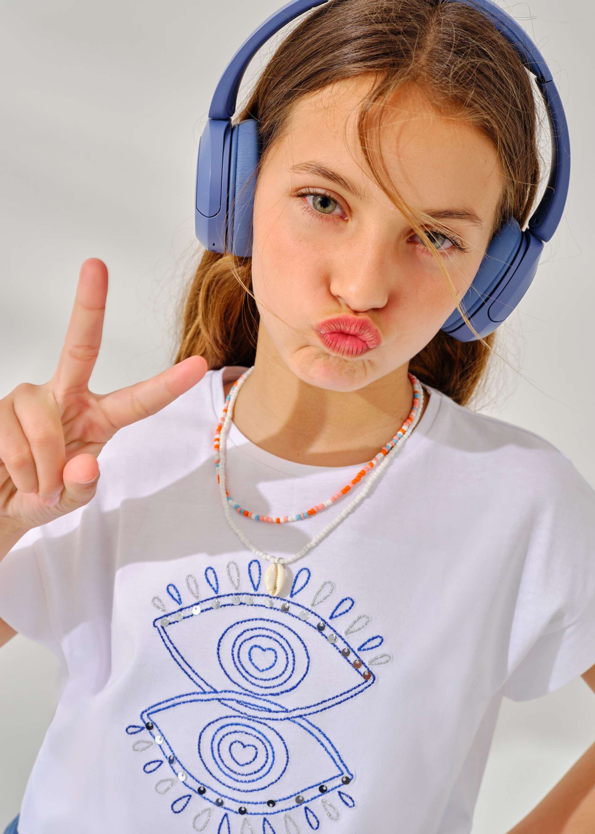 Girl sleeveless eye top