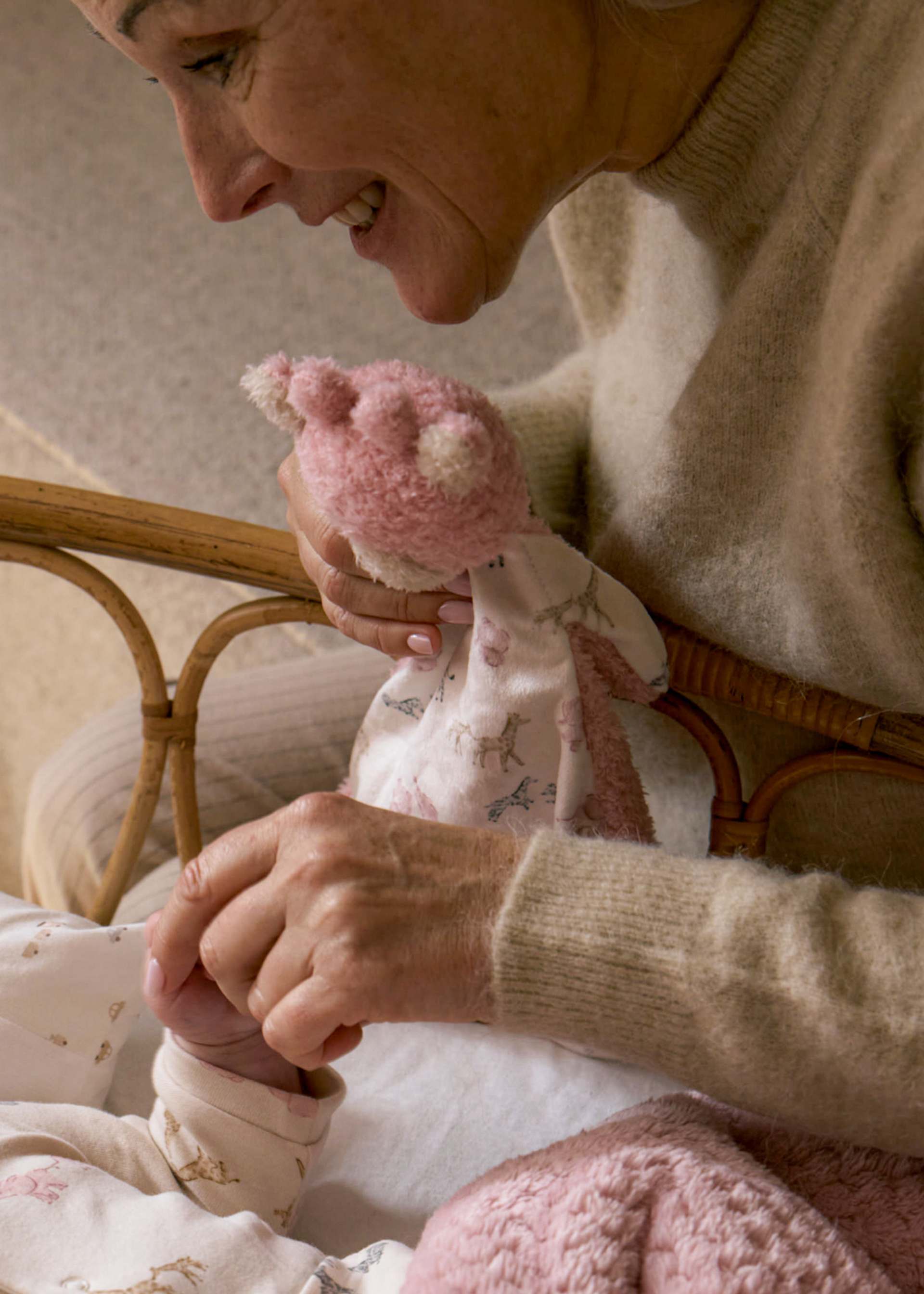 Baby comforter and dummy holder