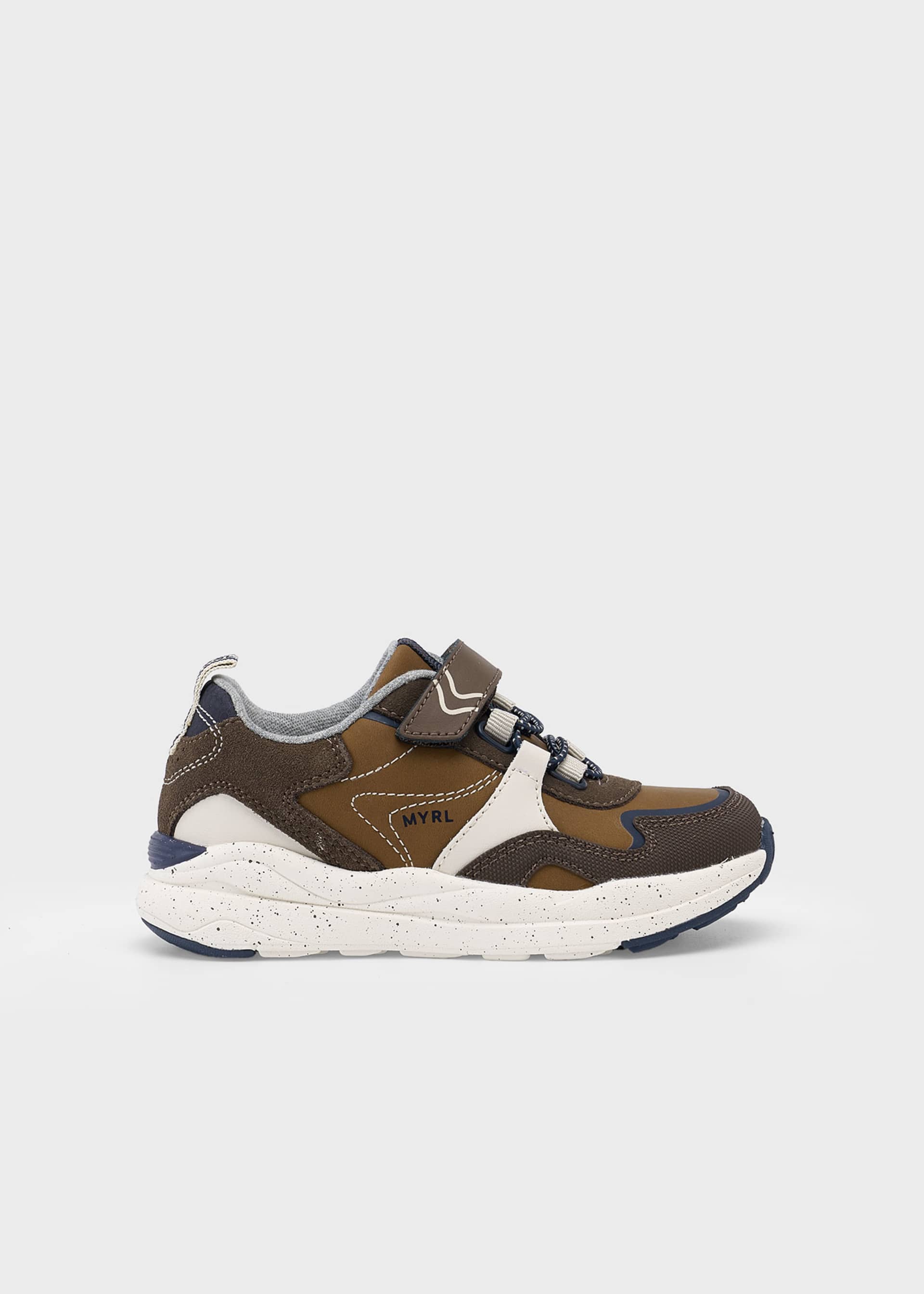 Sportschuhe breite Sohle Jungen