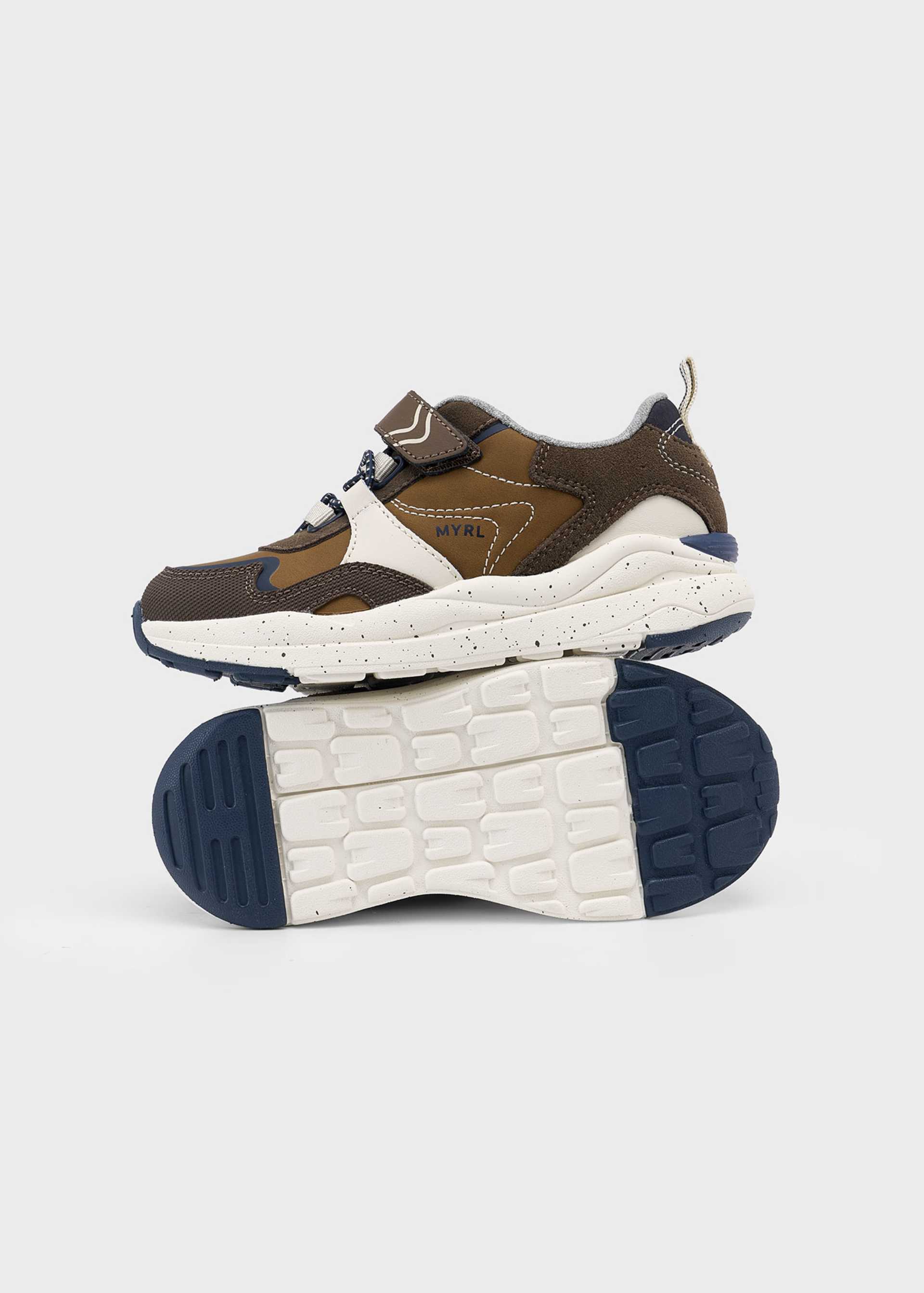 Sportschuhe breite Sohle Jungen