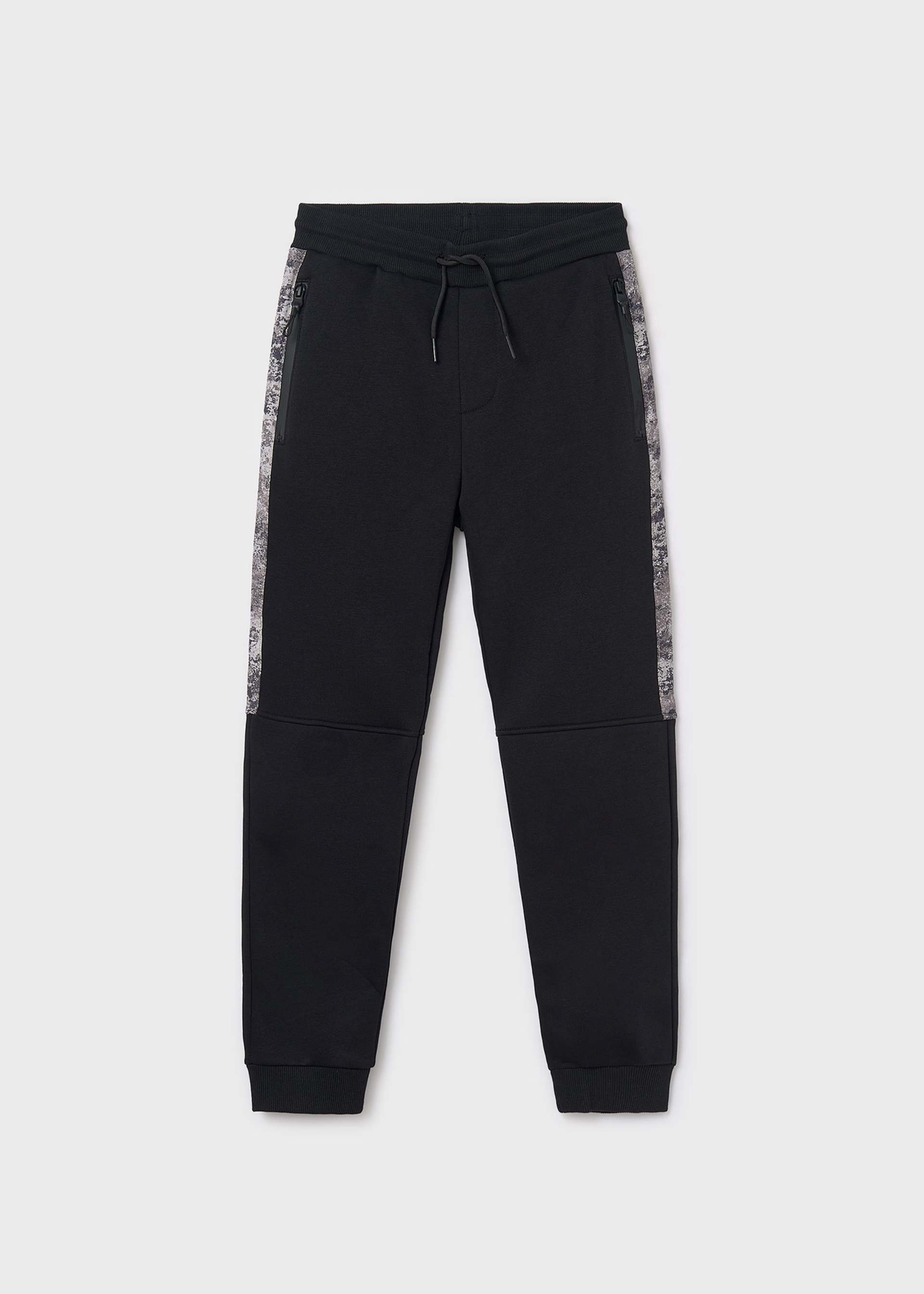 Pantalón deportivo contraste chico