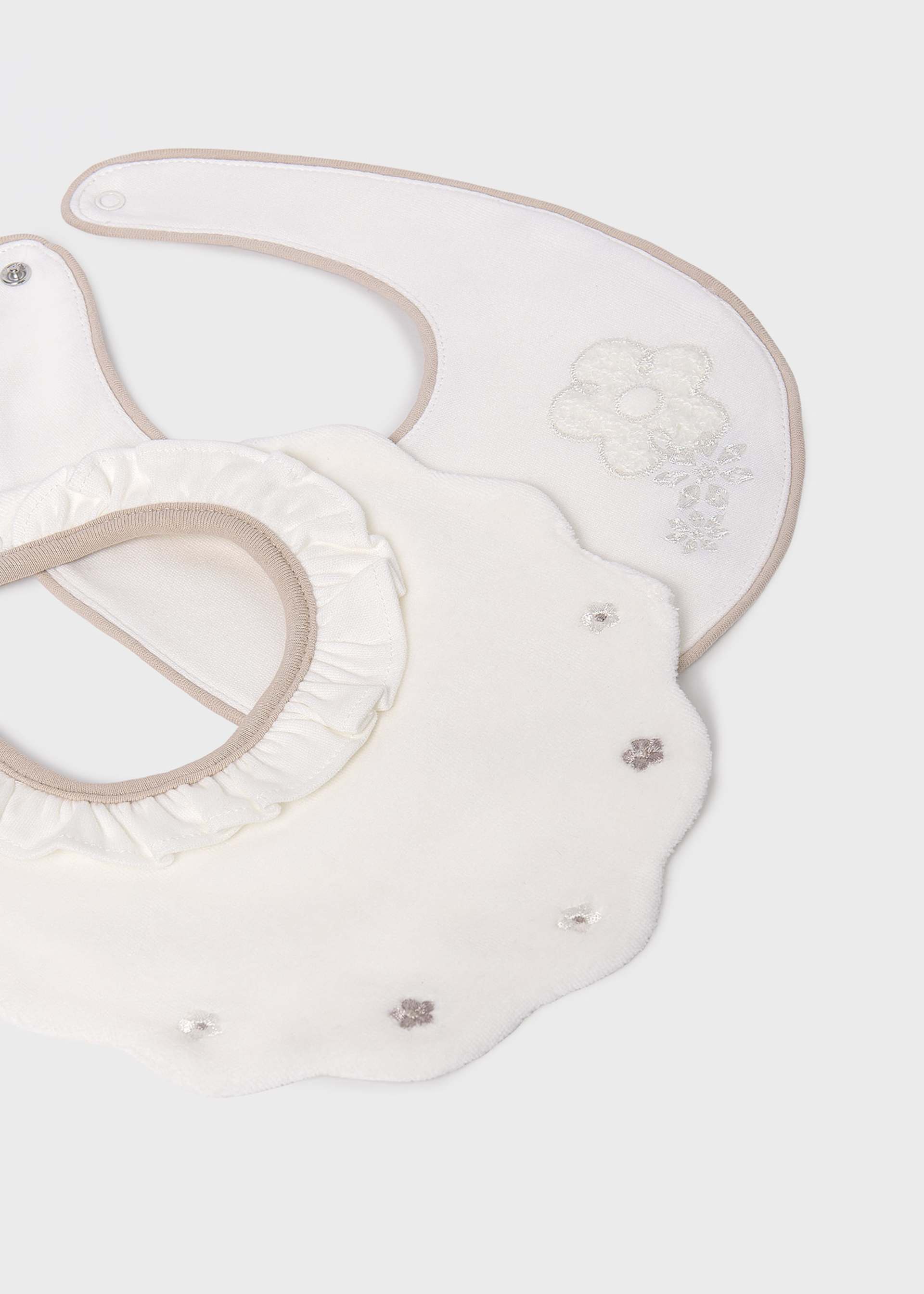 Baby 2 pack of waterproof bibs Baby 2 pack of waterproof bibs