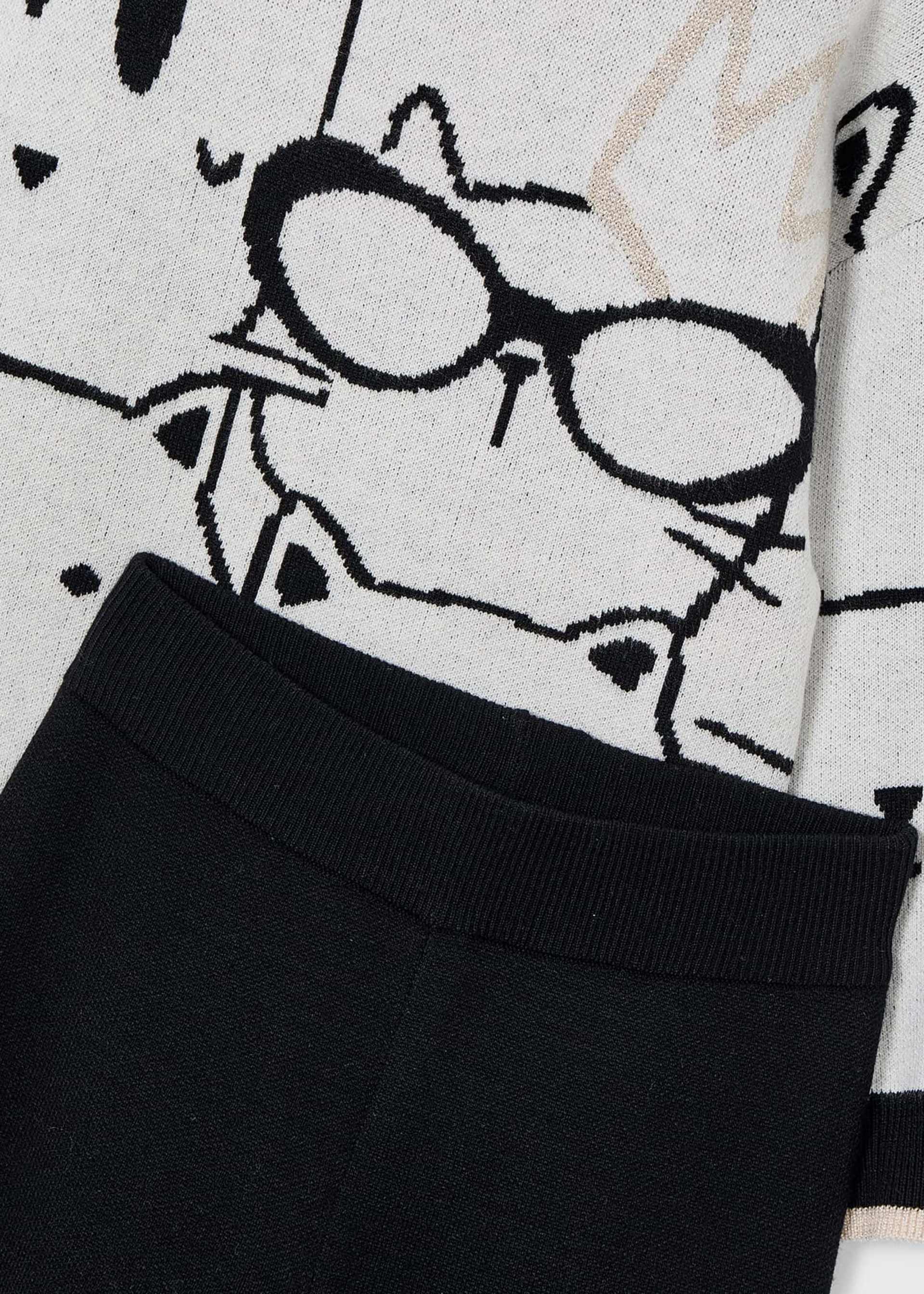 Girls trousers and printed jumper set Girls trousers and printed jumper set