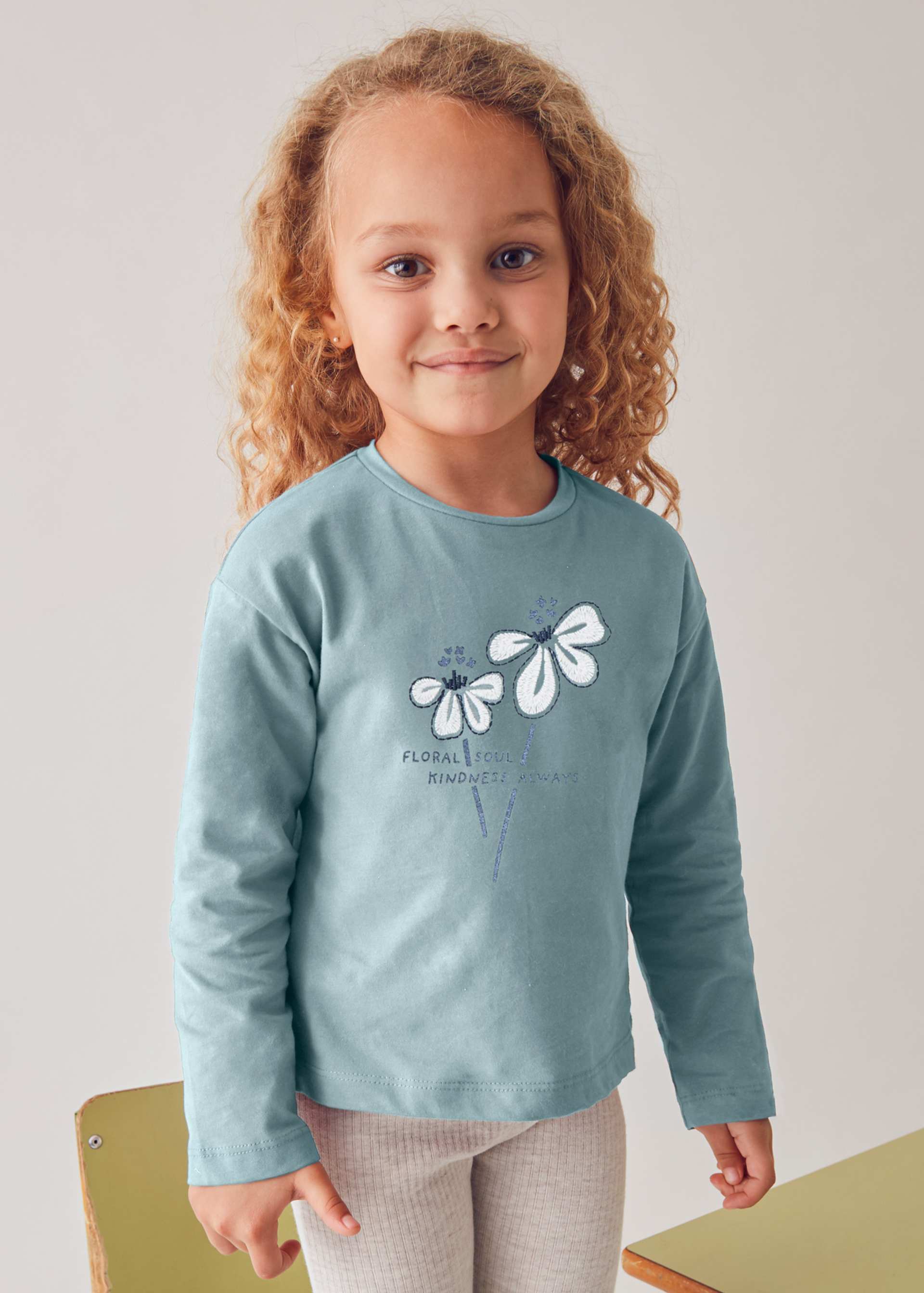 Playera básica flor niña Playera básica flor niña