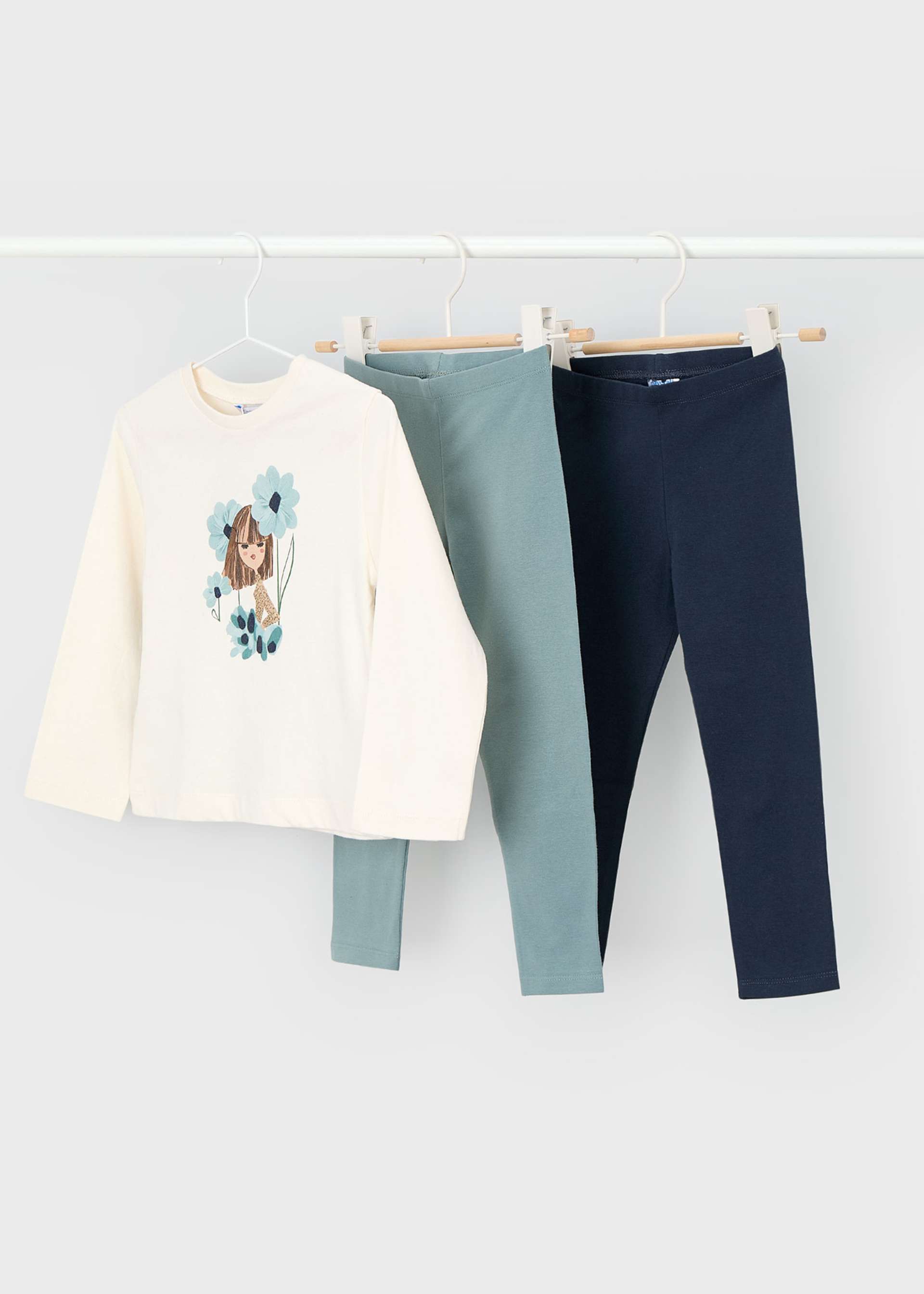 Girls 3 piece set Girls 3 piece set