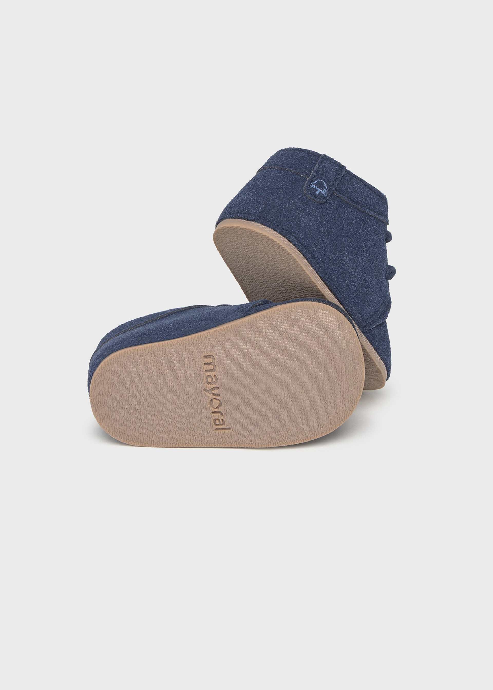 Newborn suede boot