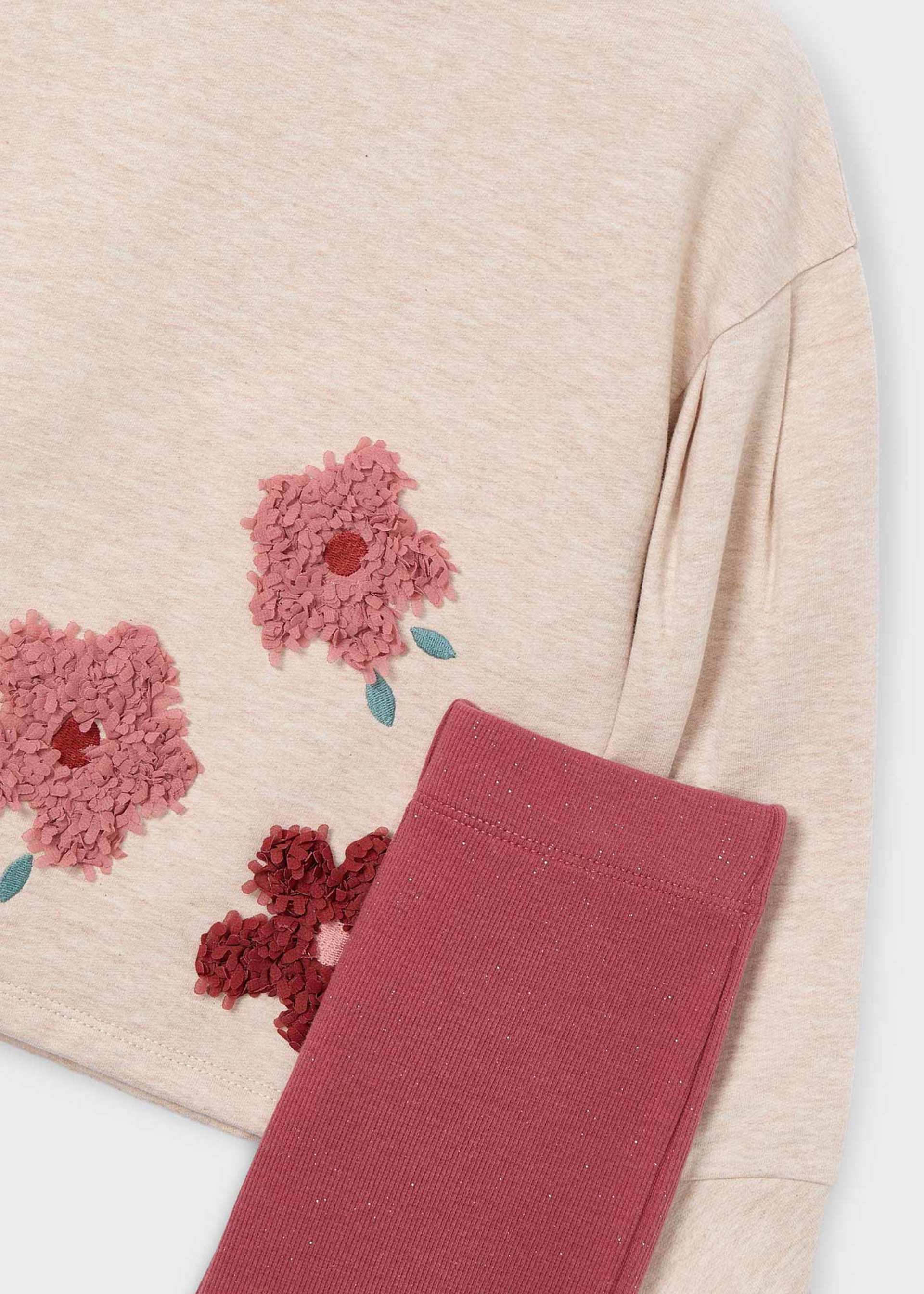 Conjunto flores niña