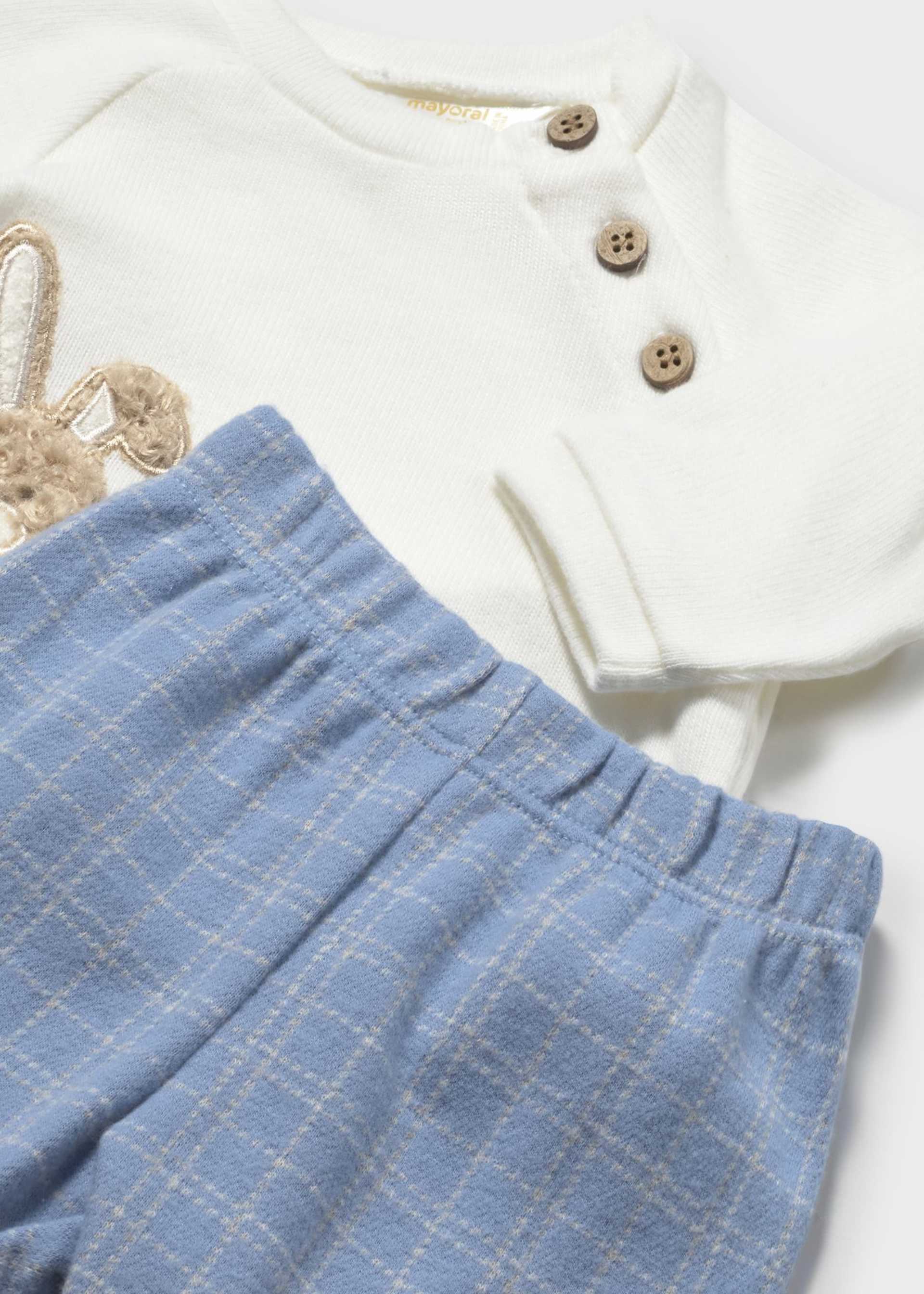 Conjunto pantalón y suéter recién nacido