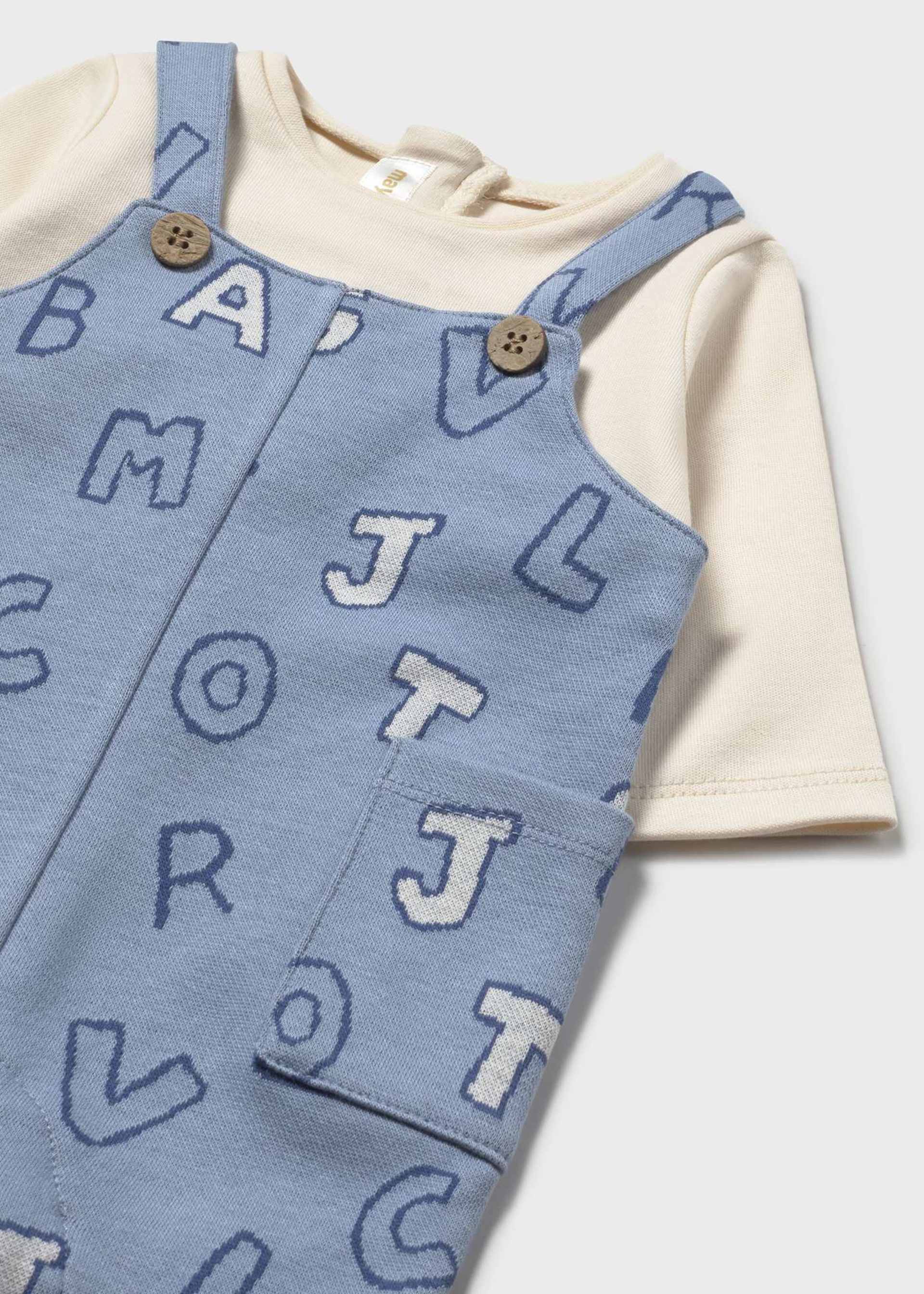 Newborn romper with letter pattern Newborn romper with letter pattern