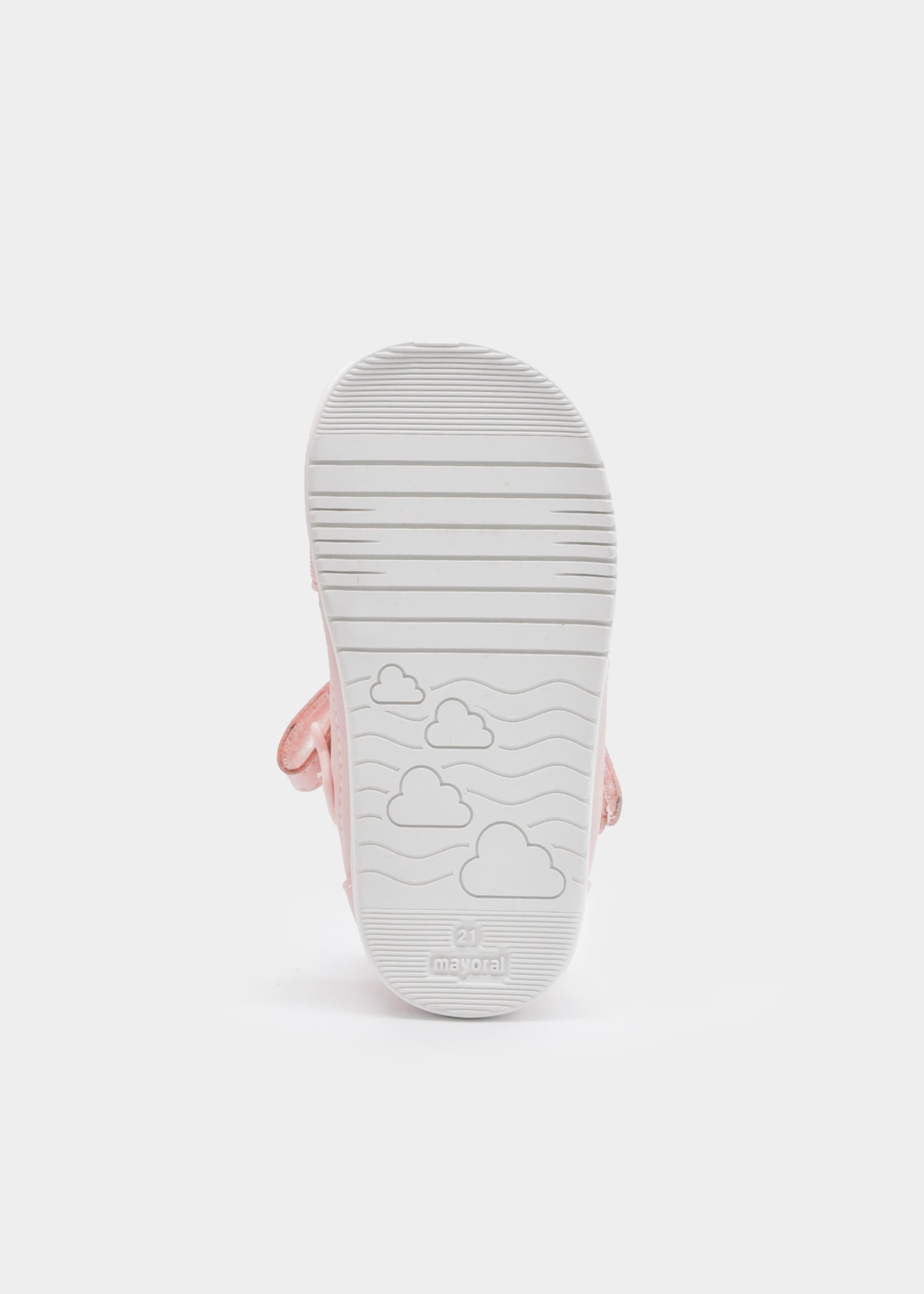 Sabrinas barefoot bebé