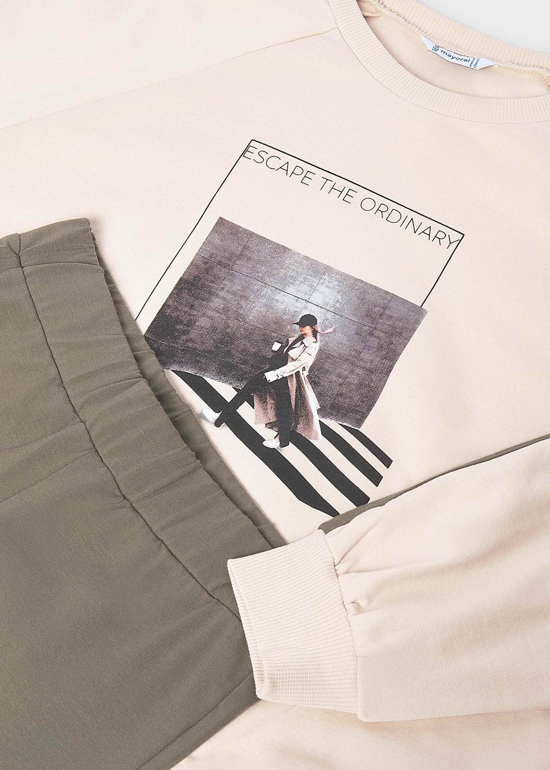 Conjunto legging acampanado y sudadera chica