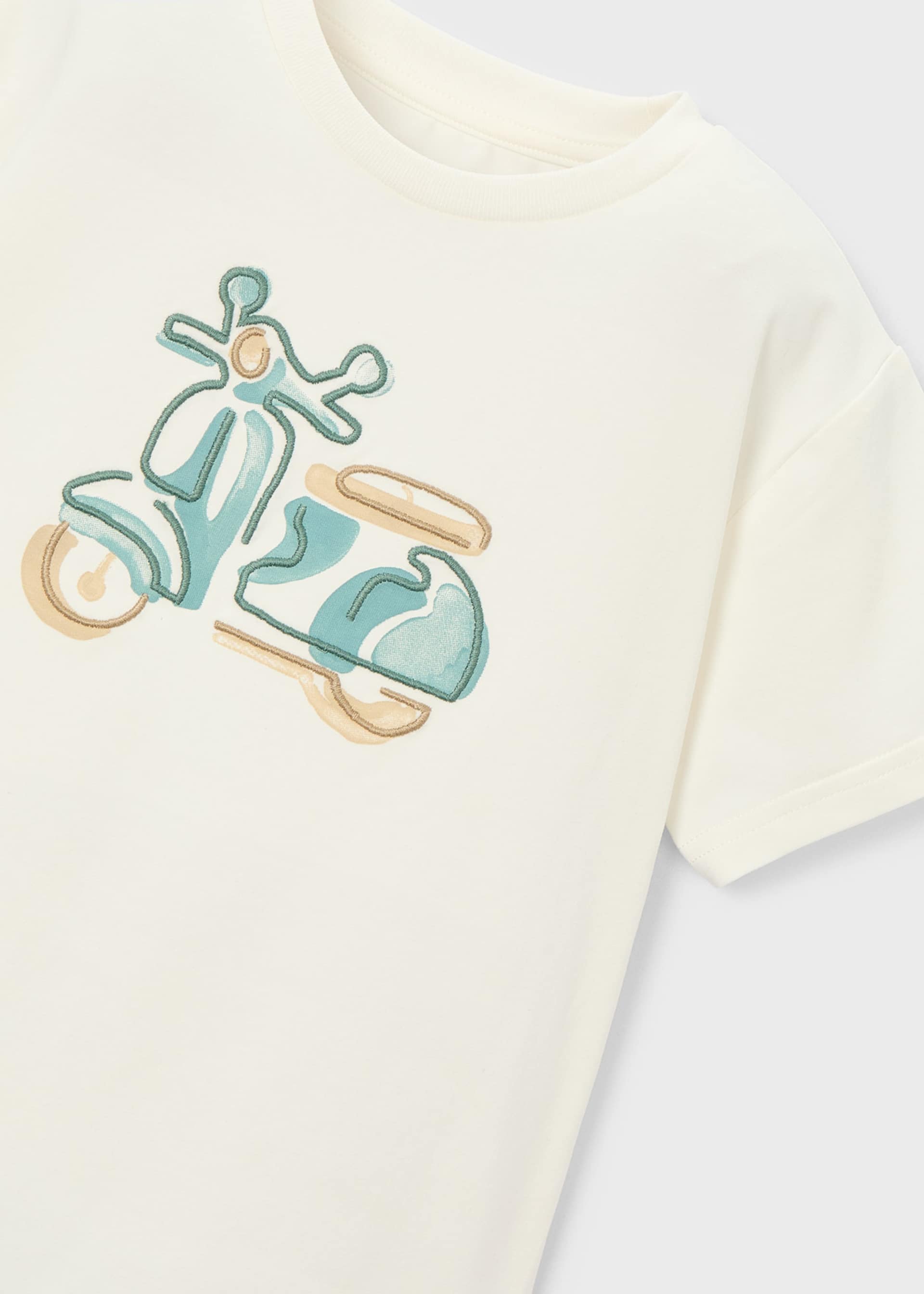 Playera con moto bordada niño