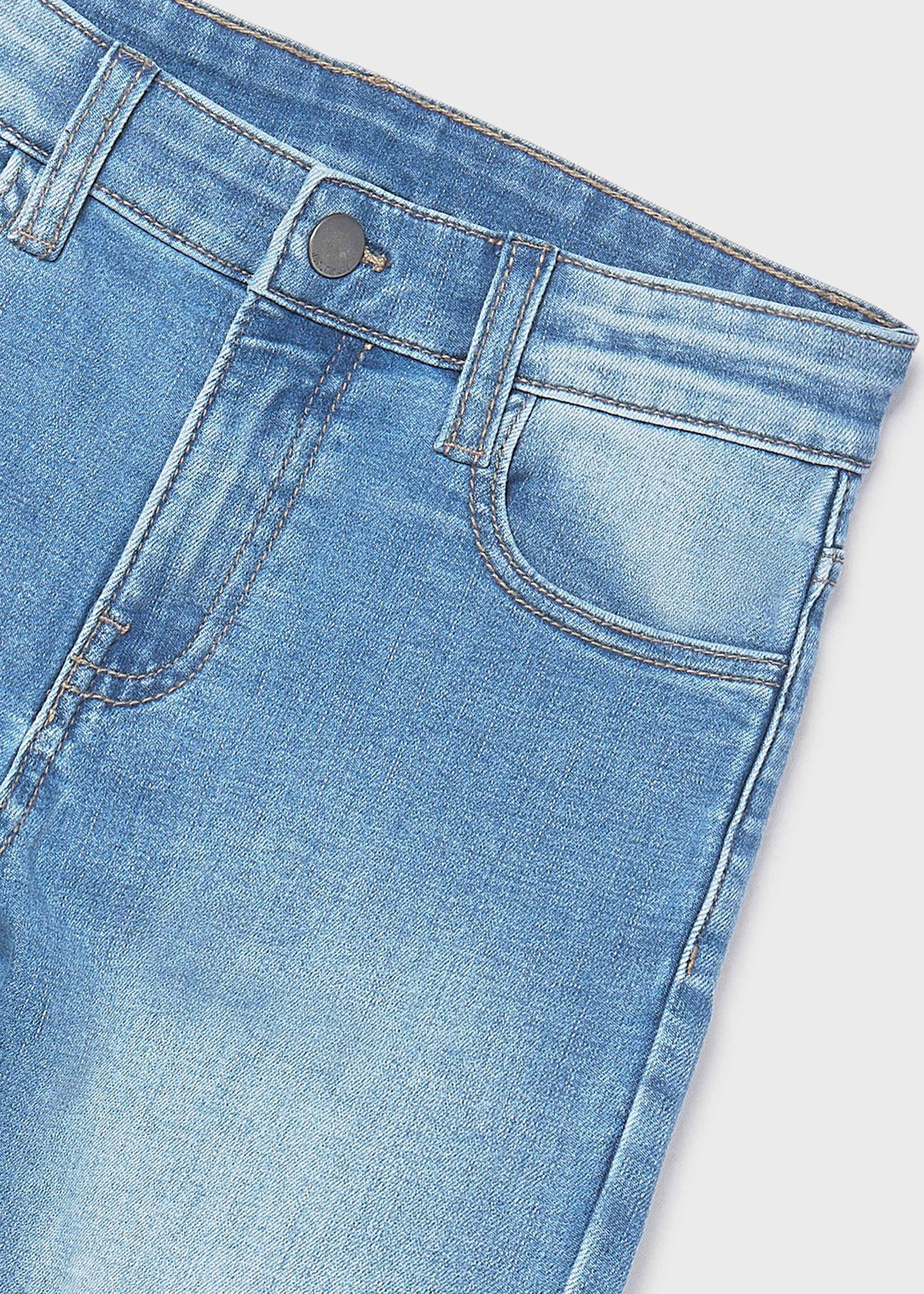 Pantalón de mezclilla slim fit básico