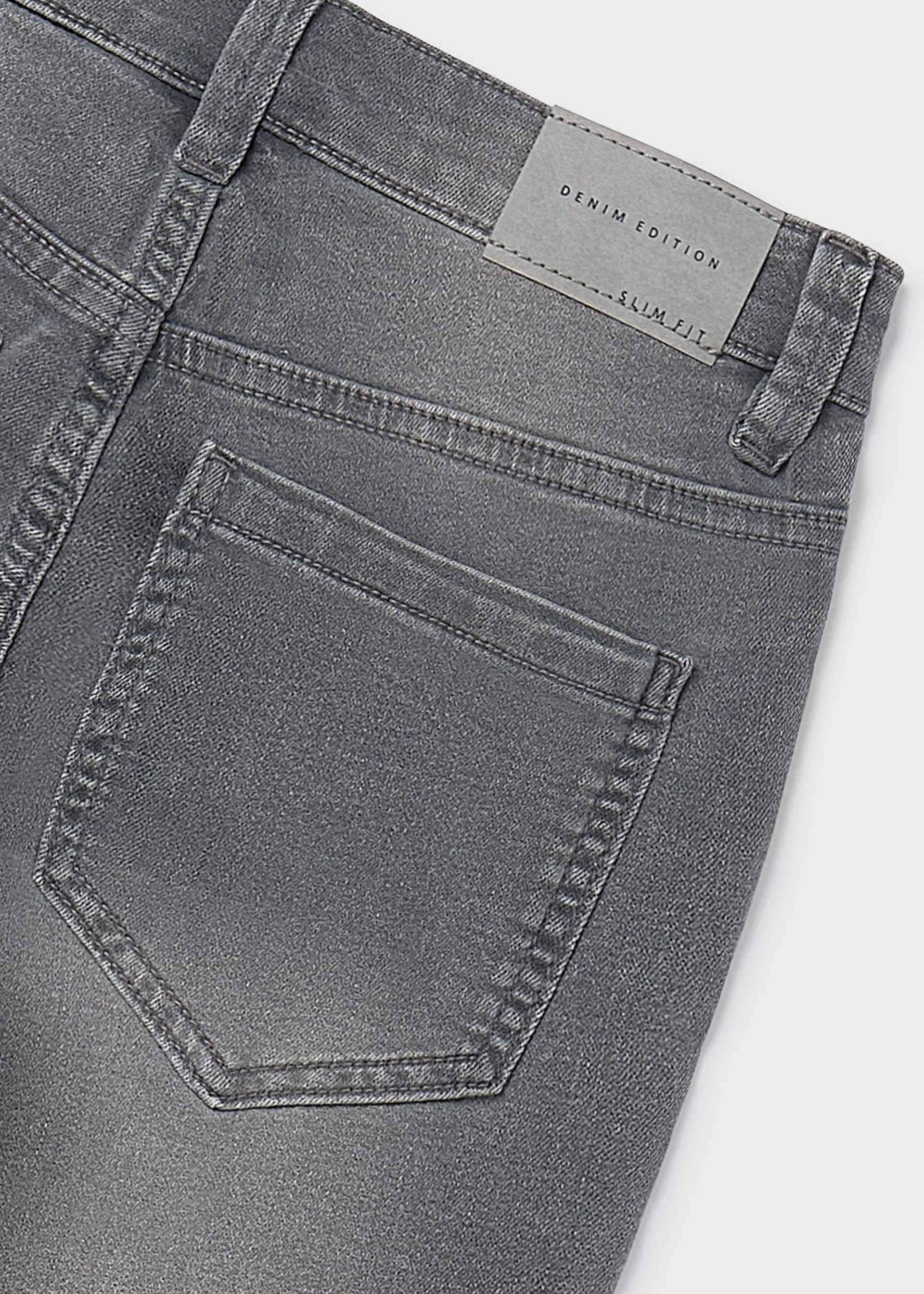 Pantalón vaquero básico entallado unisex