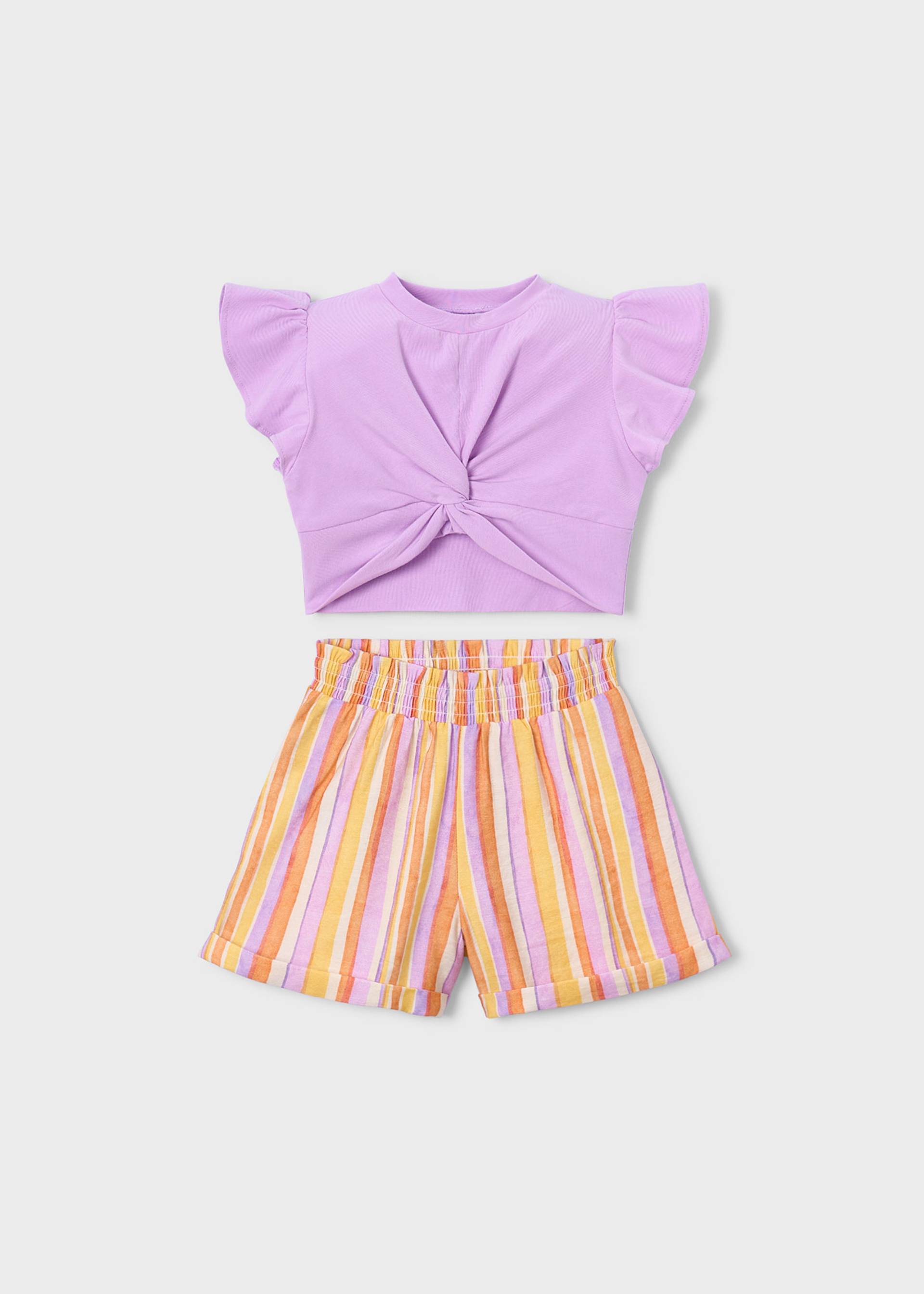 Conjunto pantalón corto de rayas y camiseta niña