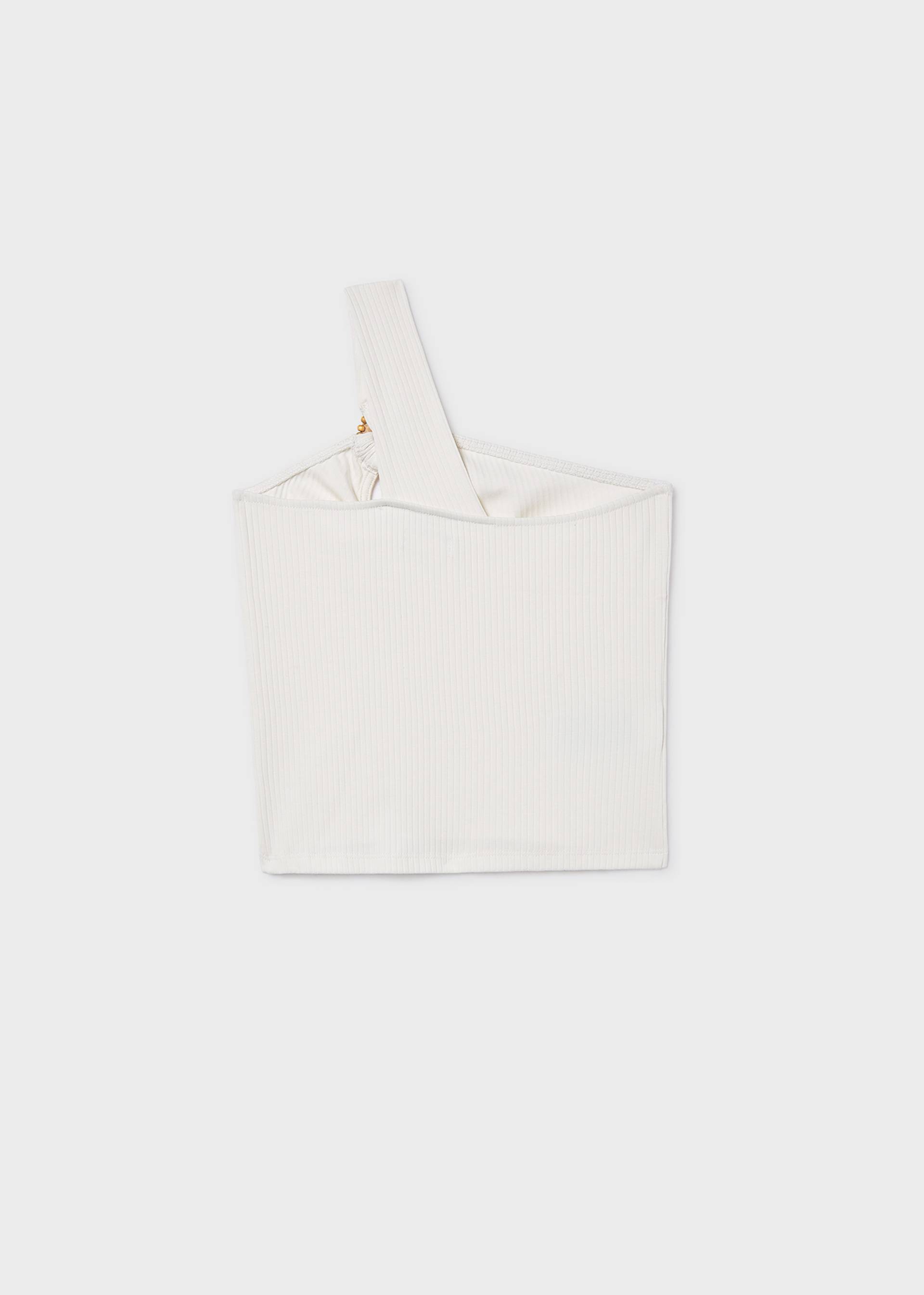 Asymmetric t-shirt girl