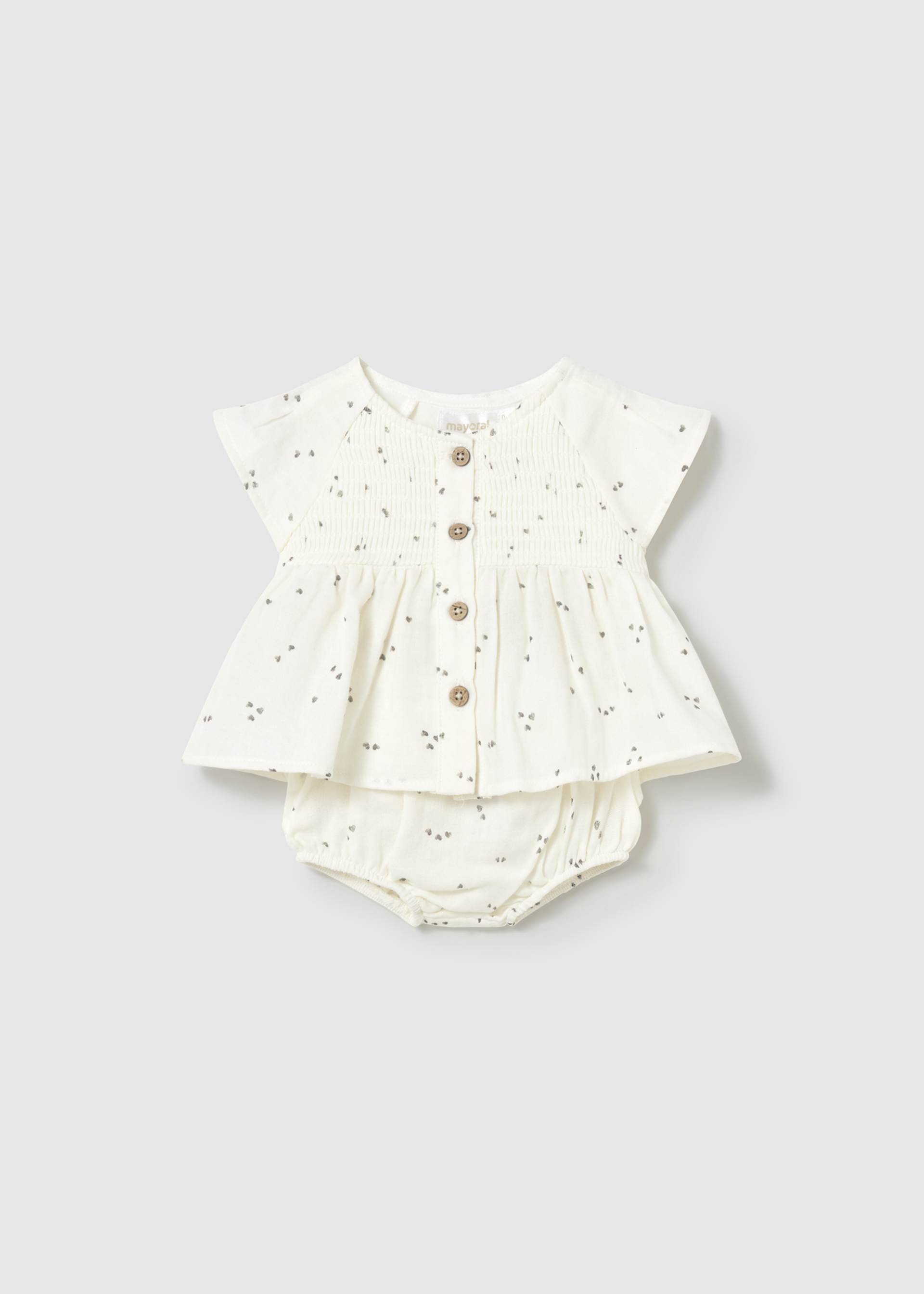 Conjunto cubrepañal y blusa recién nacida