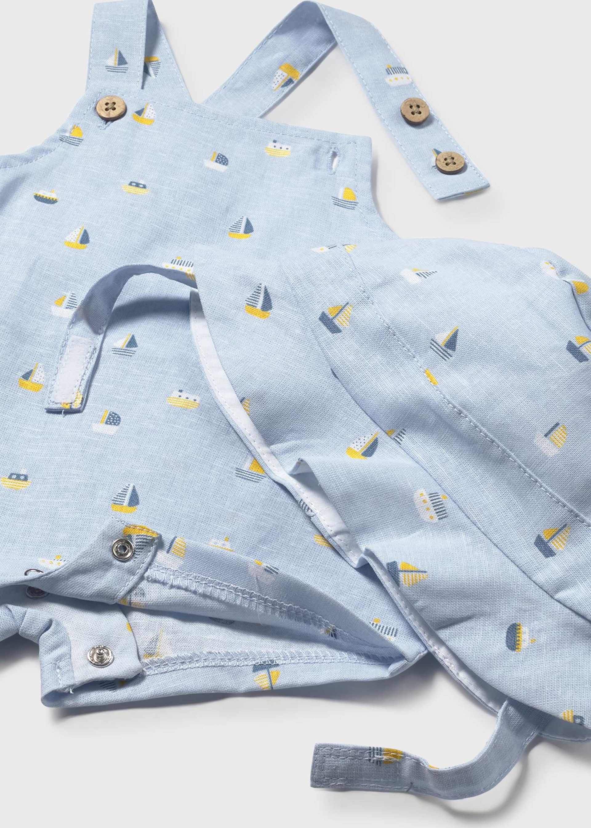 Salopette imprimée et bob nouveau-né