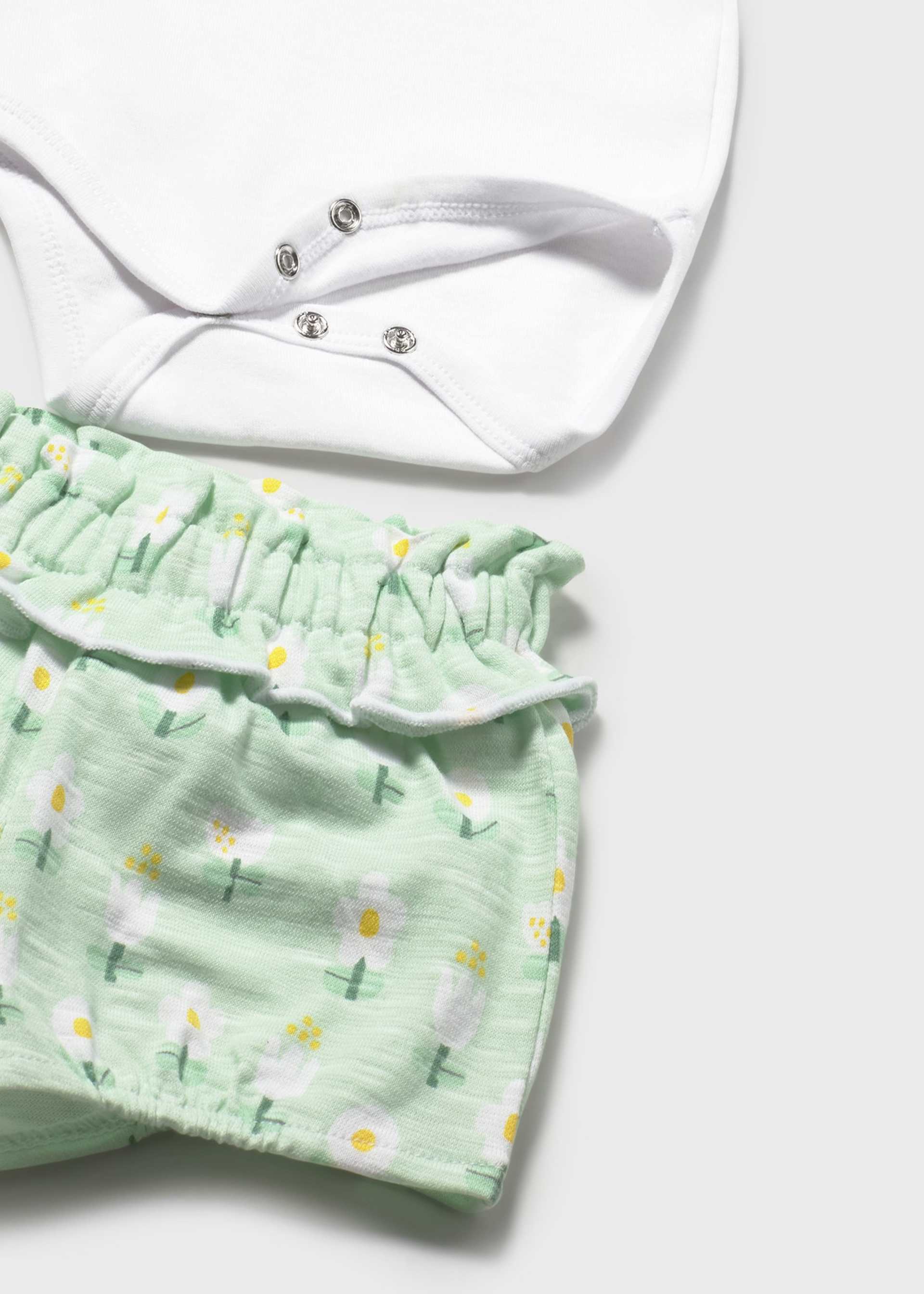 Lot 2 bodys et 2 shorts nouveau-né