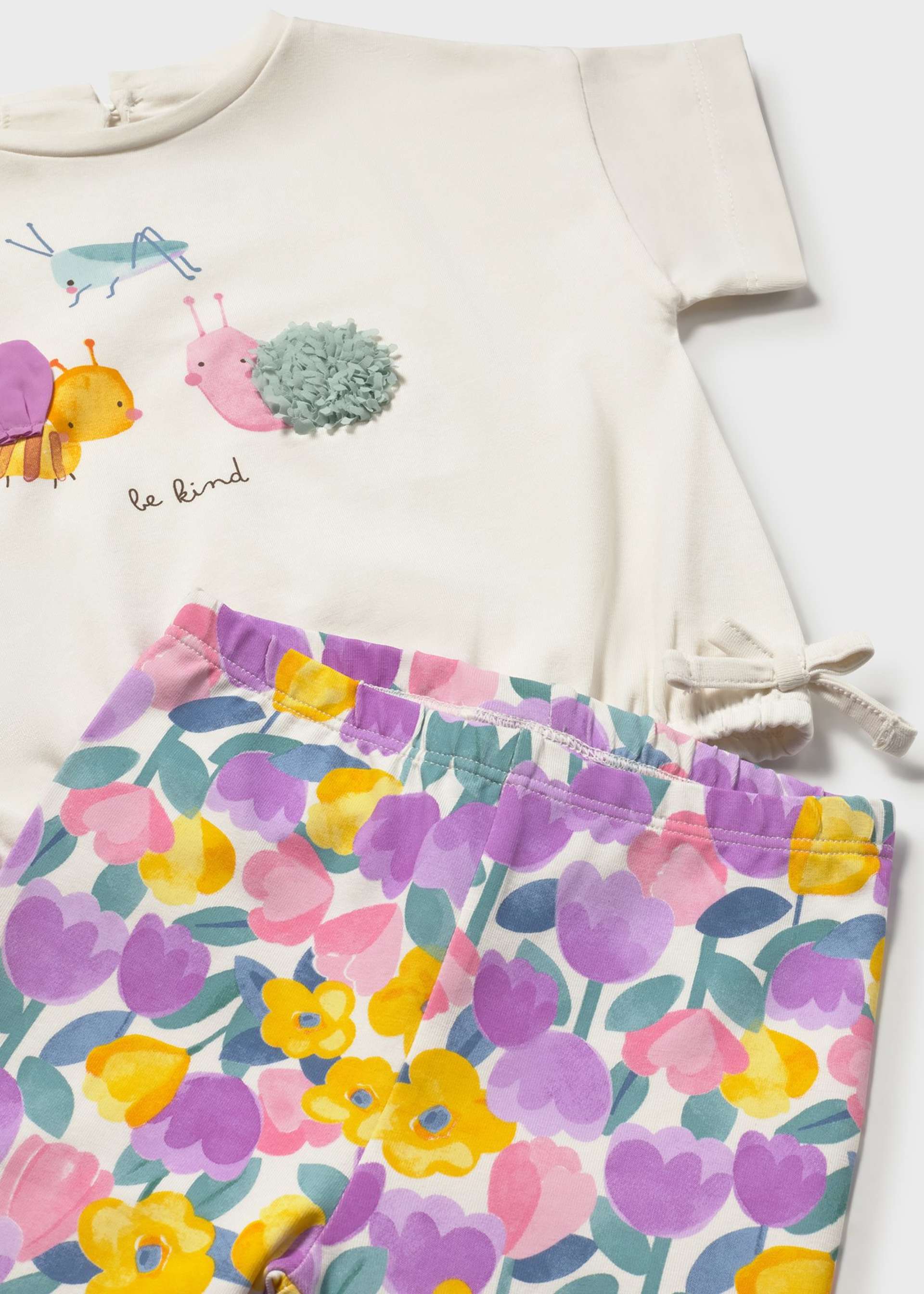 Conjunto leggings estampado e t-shirt bebé