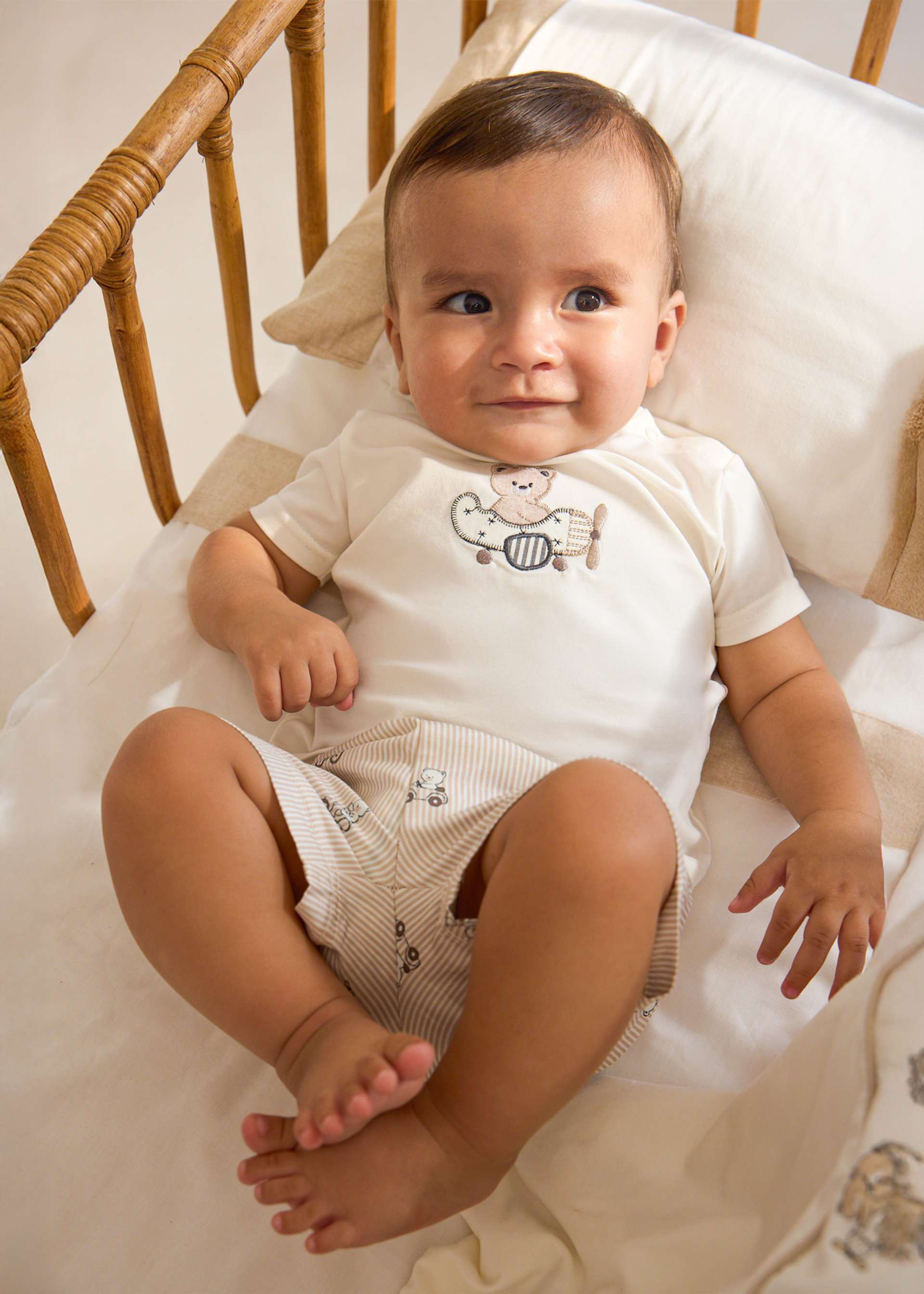 Ensemble short imprimé et t-shirt nouveau-né