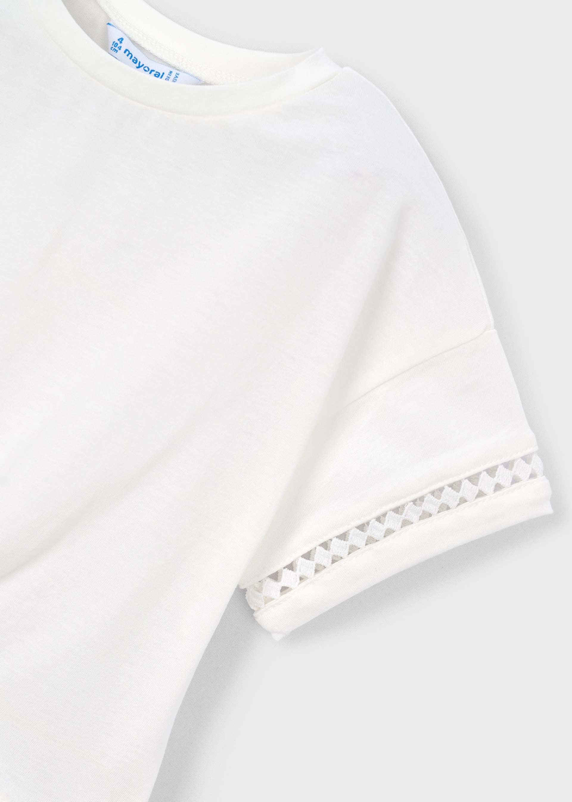 Girl's knotted T-shirt