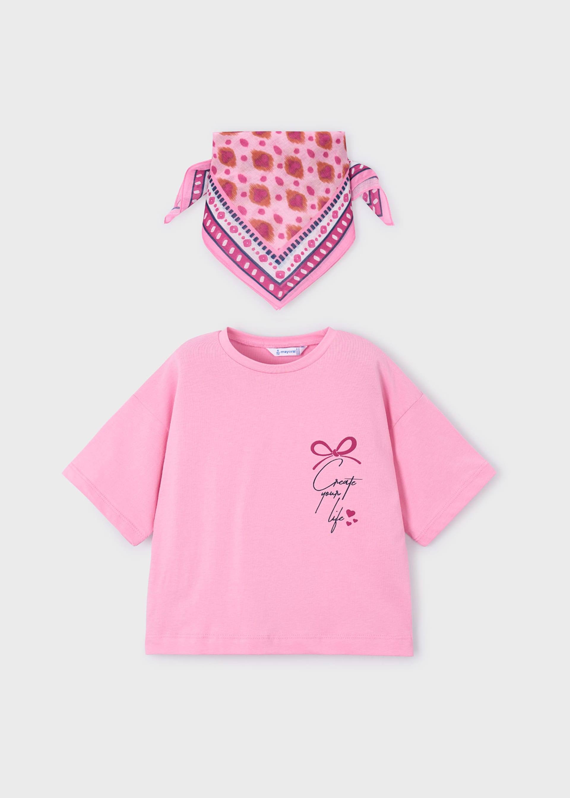 T-shirt com lenço estampado menina