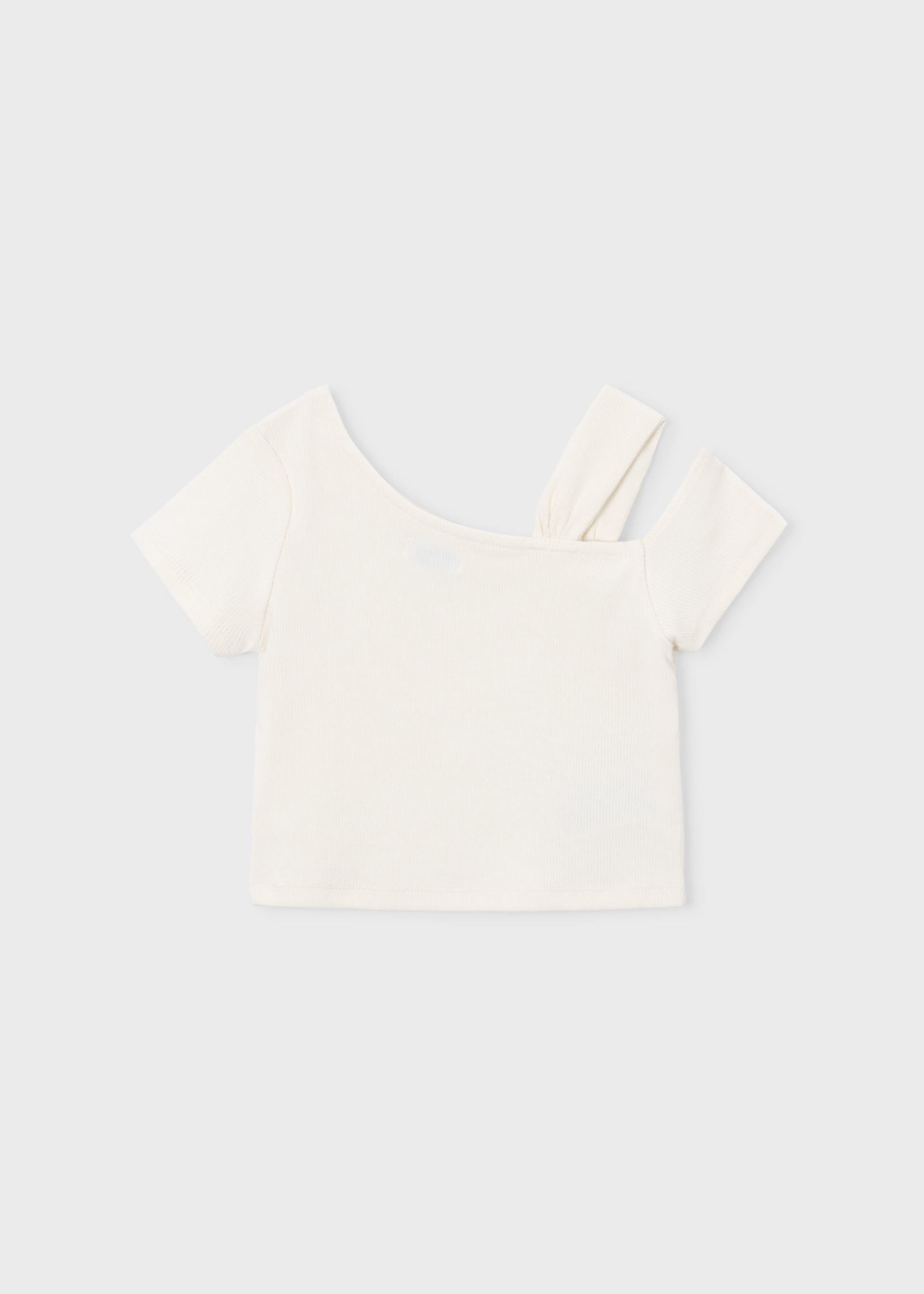 Asymmetric t-shirt girl