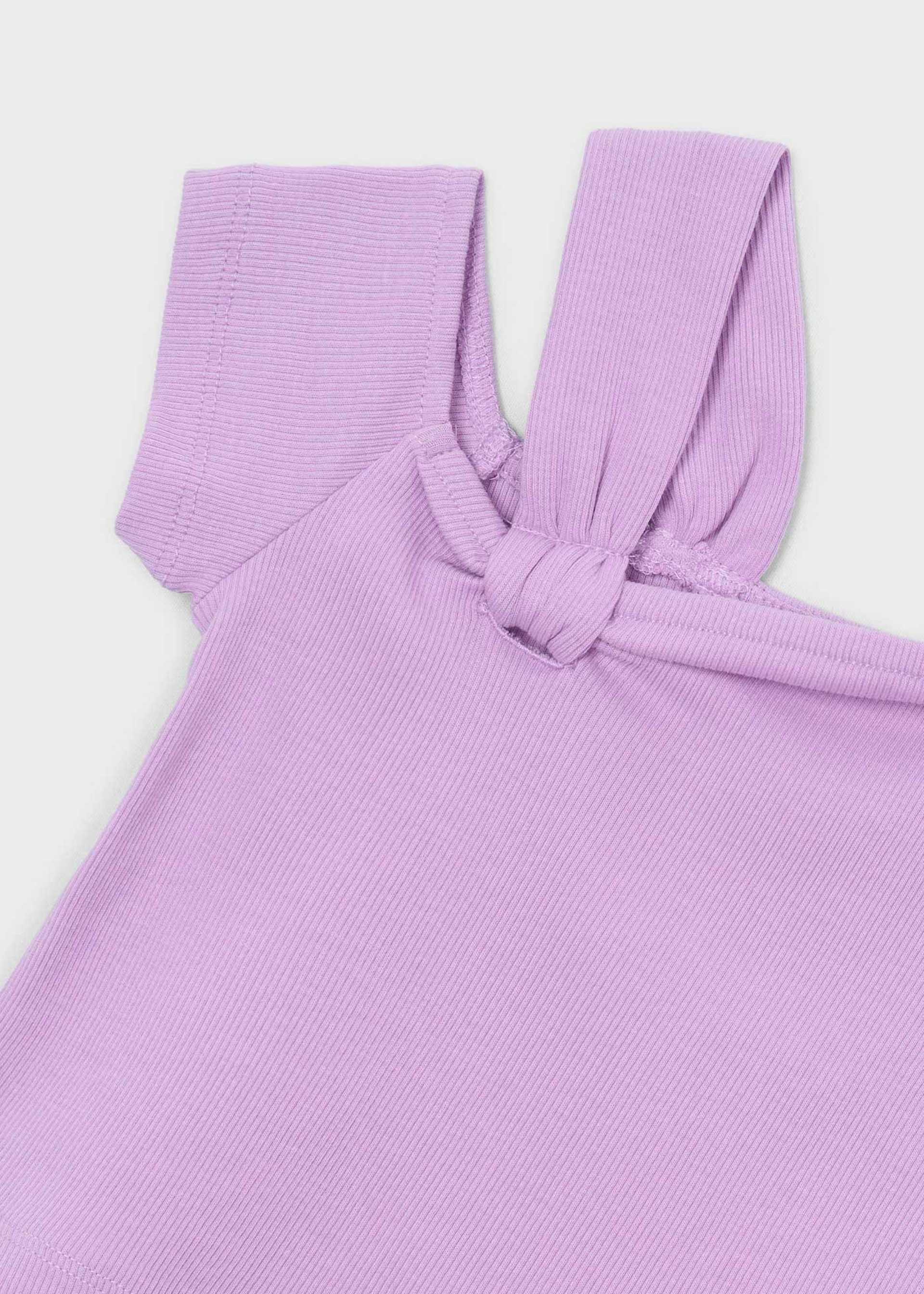 Asymmetric t-shirt girl