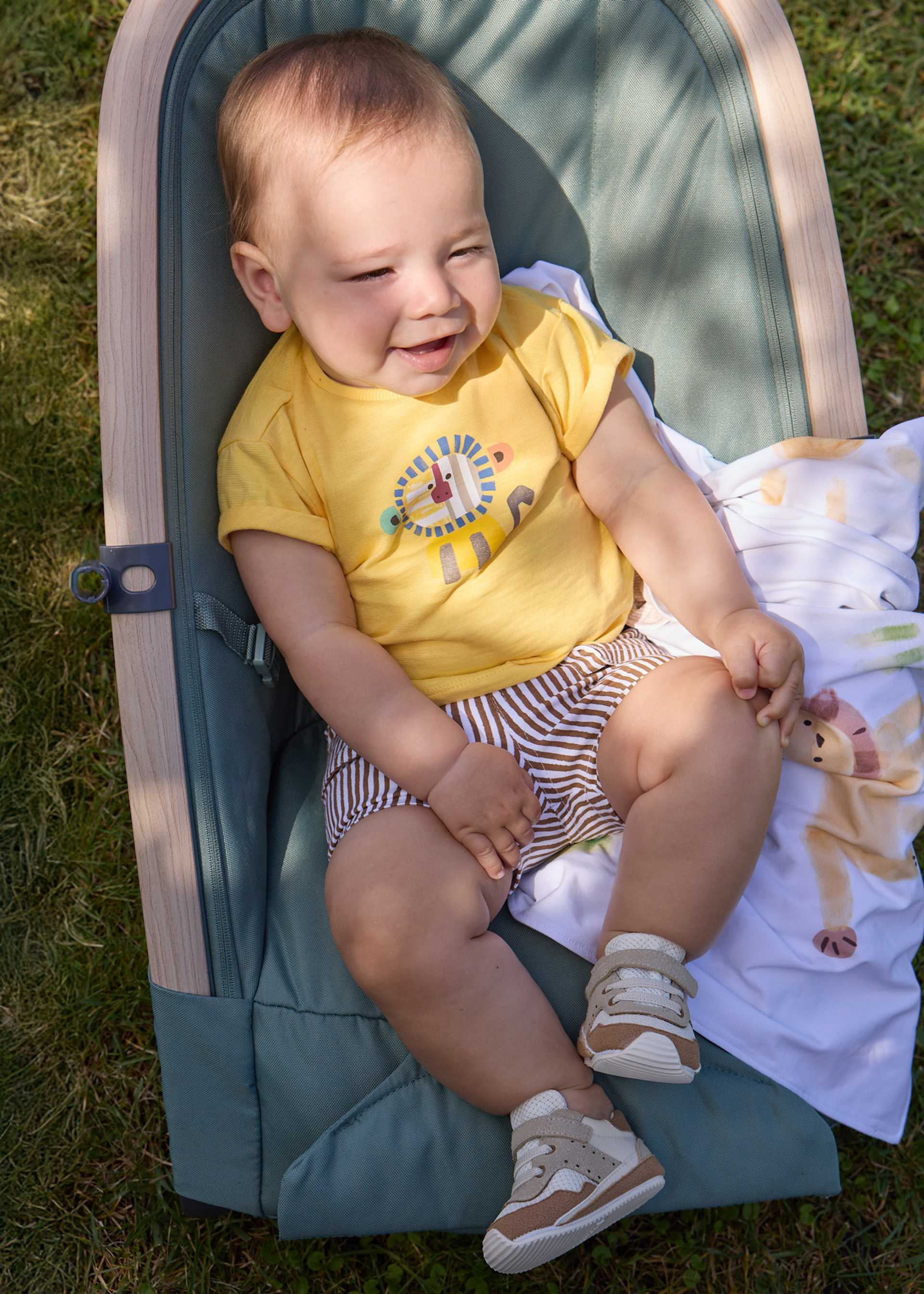 Ensemble short et t-shirt nouveau-né