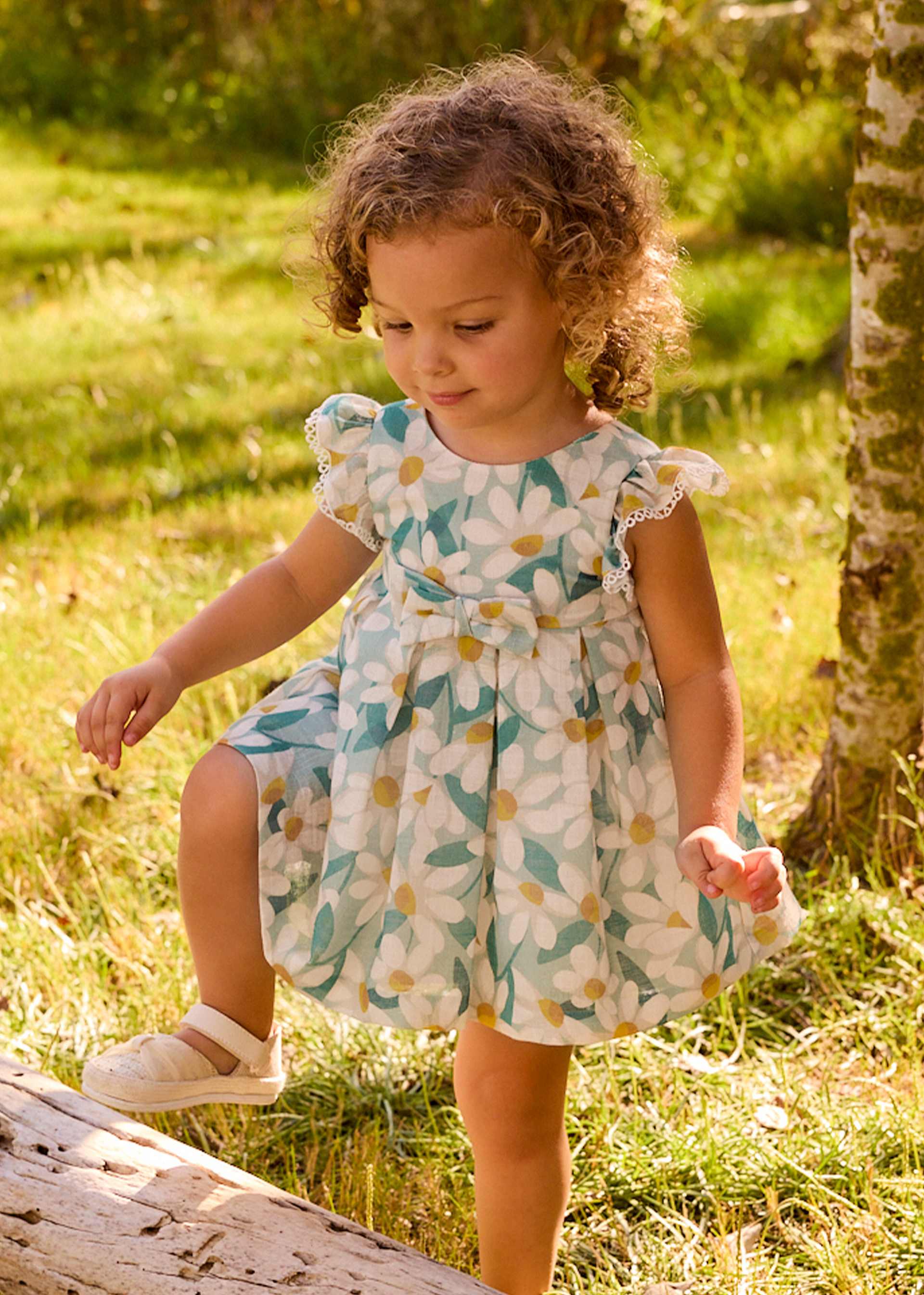 Robe de cérémonie à volants et imprimé fleurs bébé