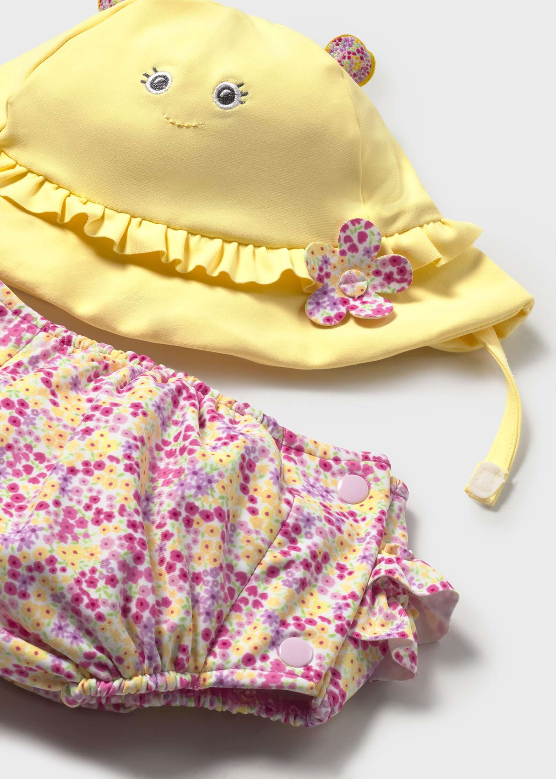 Conjunto de traje de baño y gorro para recién nacida