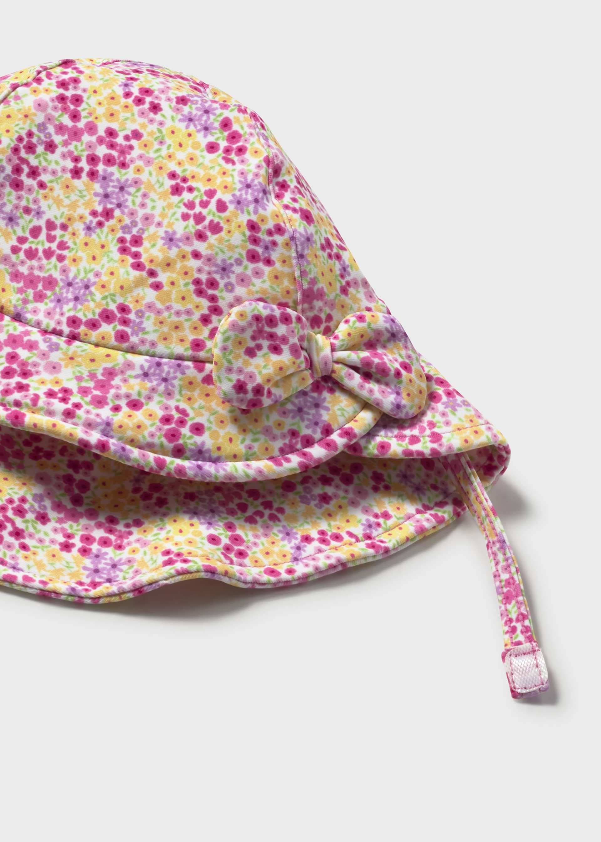 Peto baño con gorro protección solar recién nacido