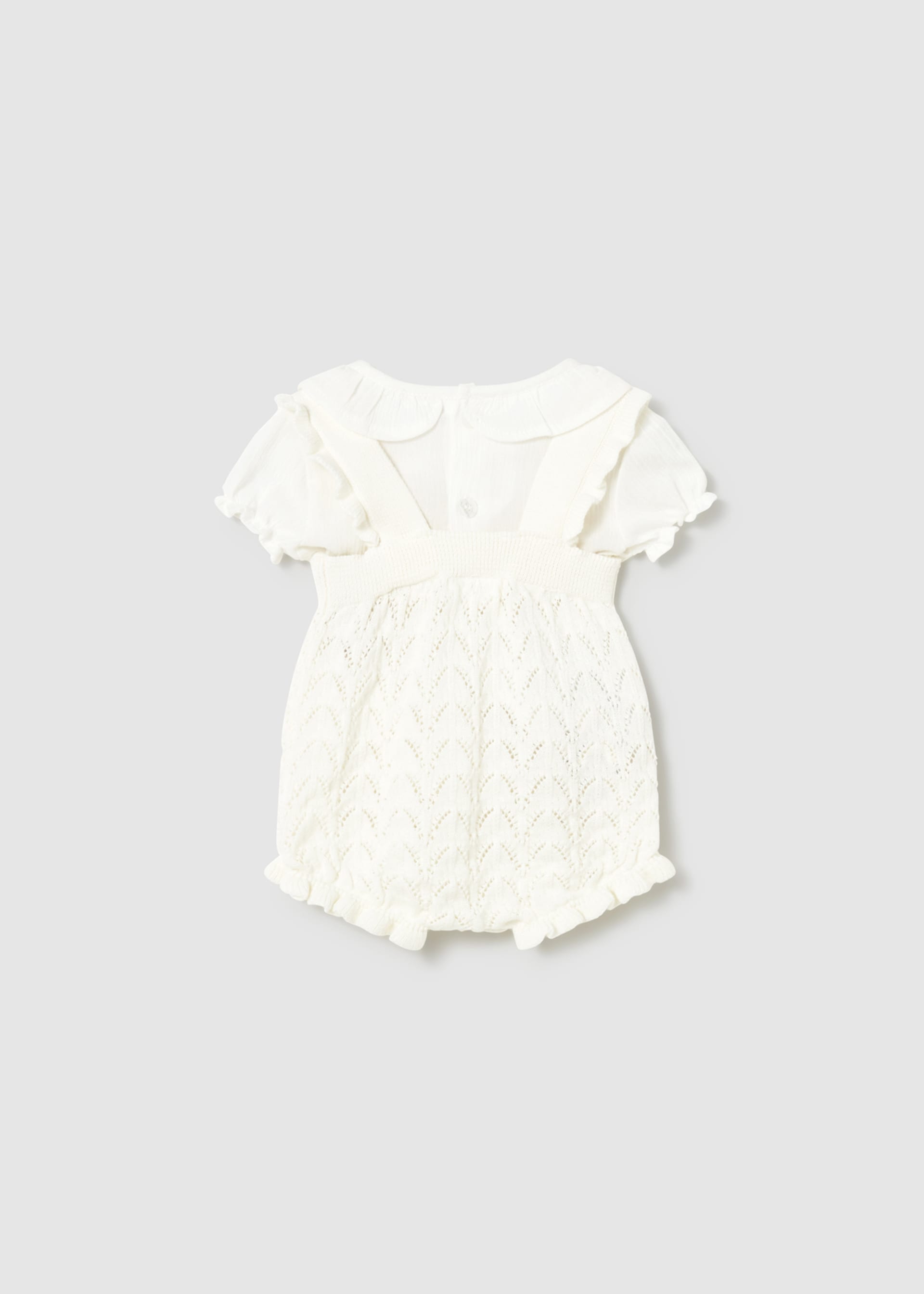 Conjunto jardineira tricô e blusa recém nascida Conjunto jardineira tricô e blusa recém nascida