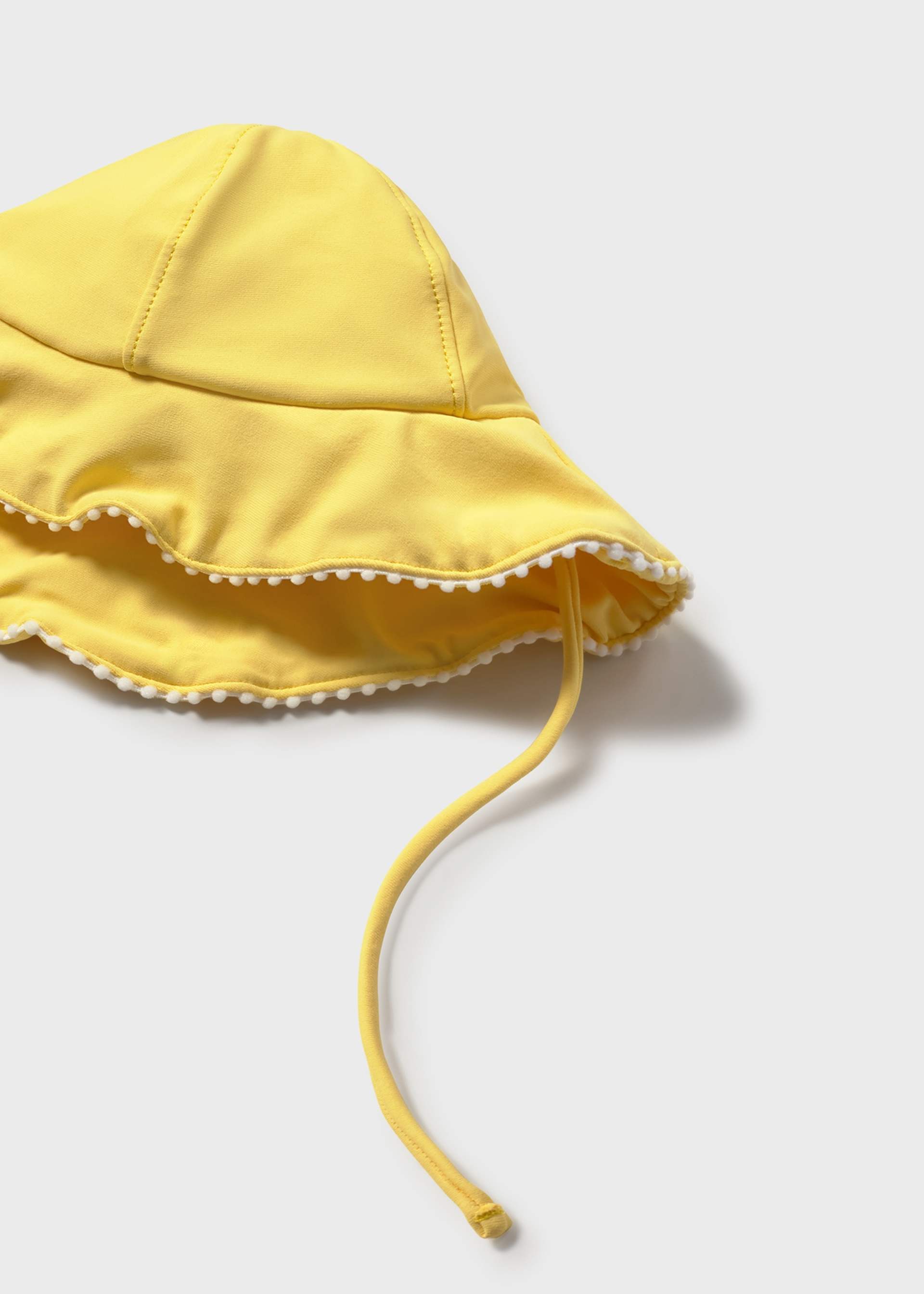 Traje de baño con gorro protección solar recién nacida