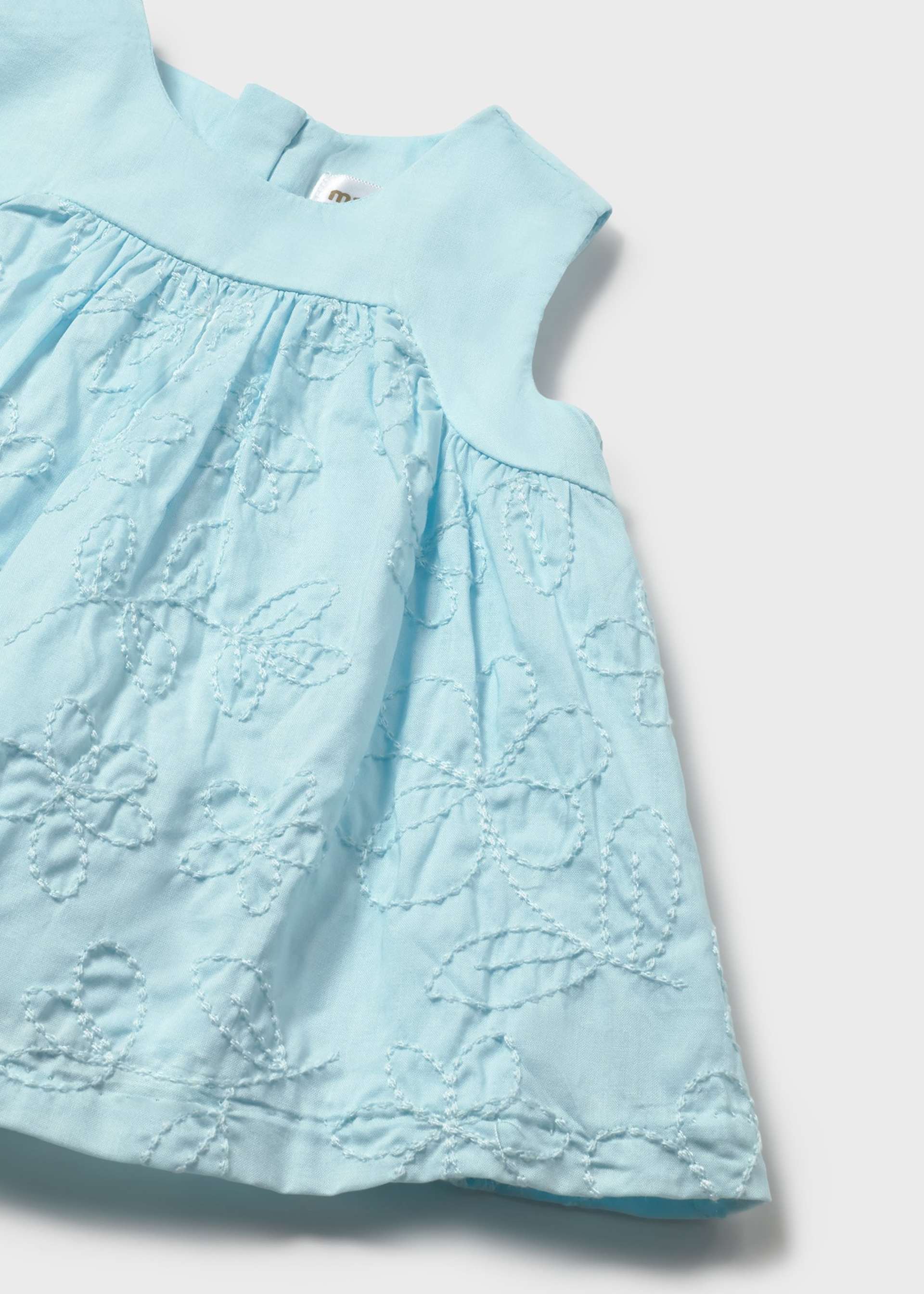 Vestido bordado con cubrepañal recién nacida